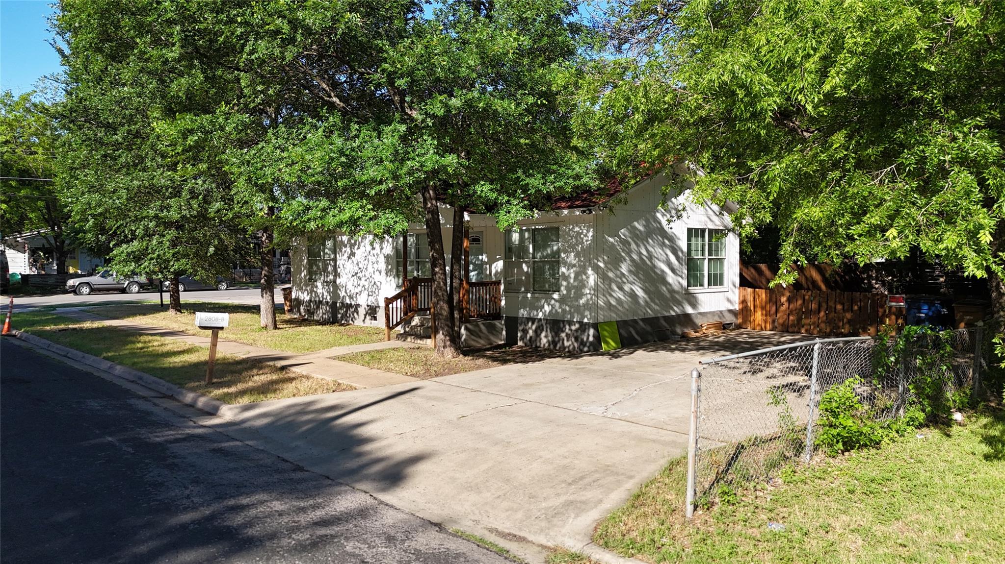 2808 Lyons Rd A & B Property Photo 3