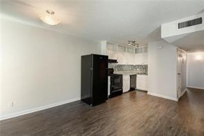 2900 Cole St 205 Property Photo 12