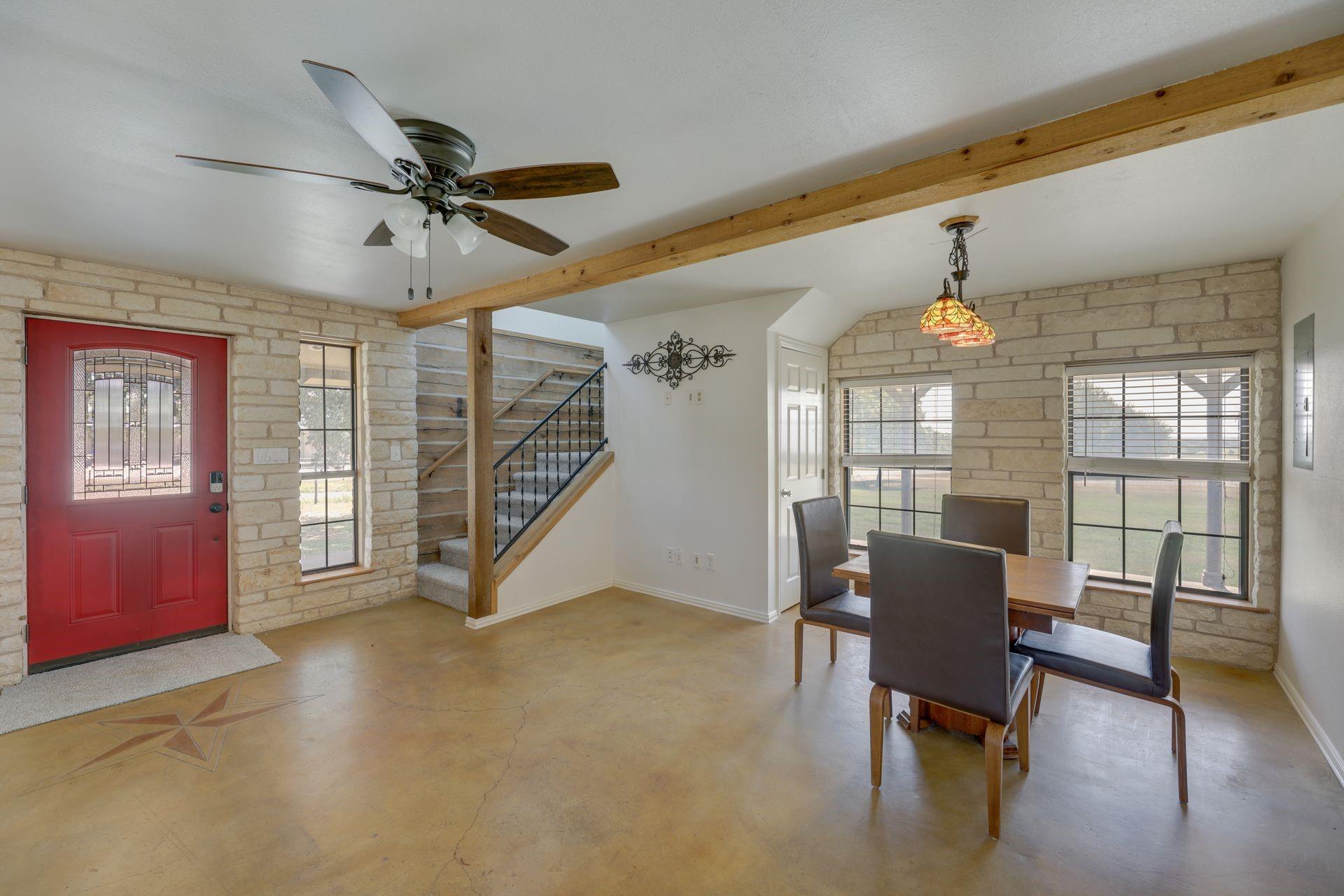1194 Red Town Rd Property Photo 5