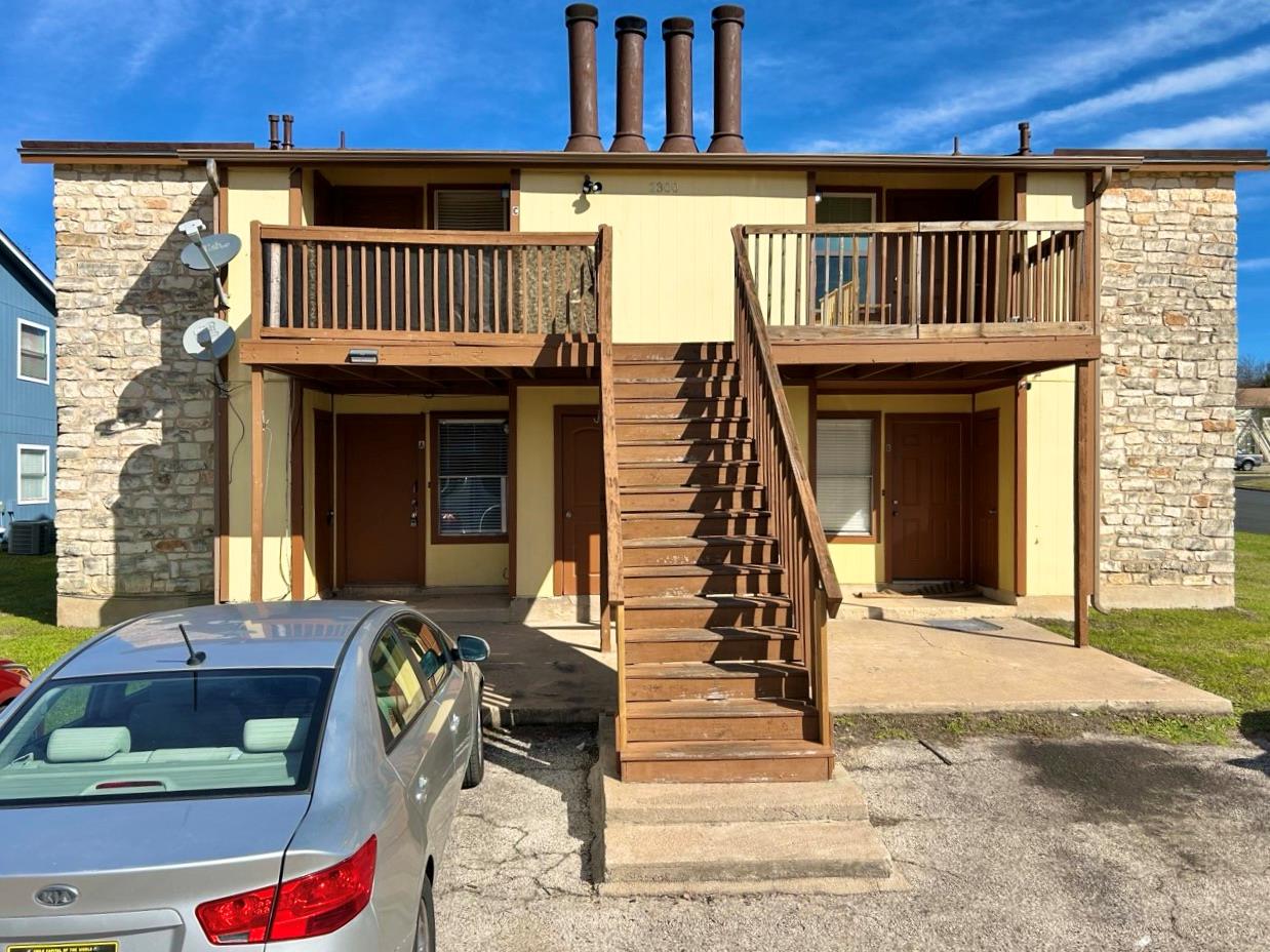 2300 Cedrick Cv #b Property Photo 1