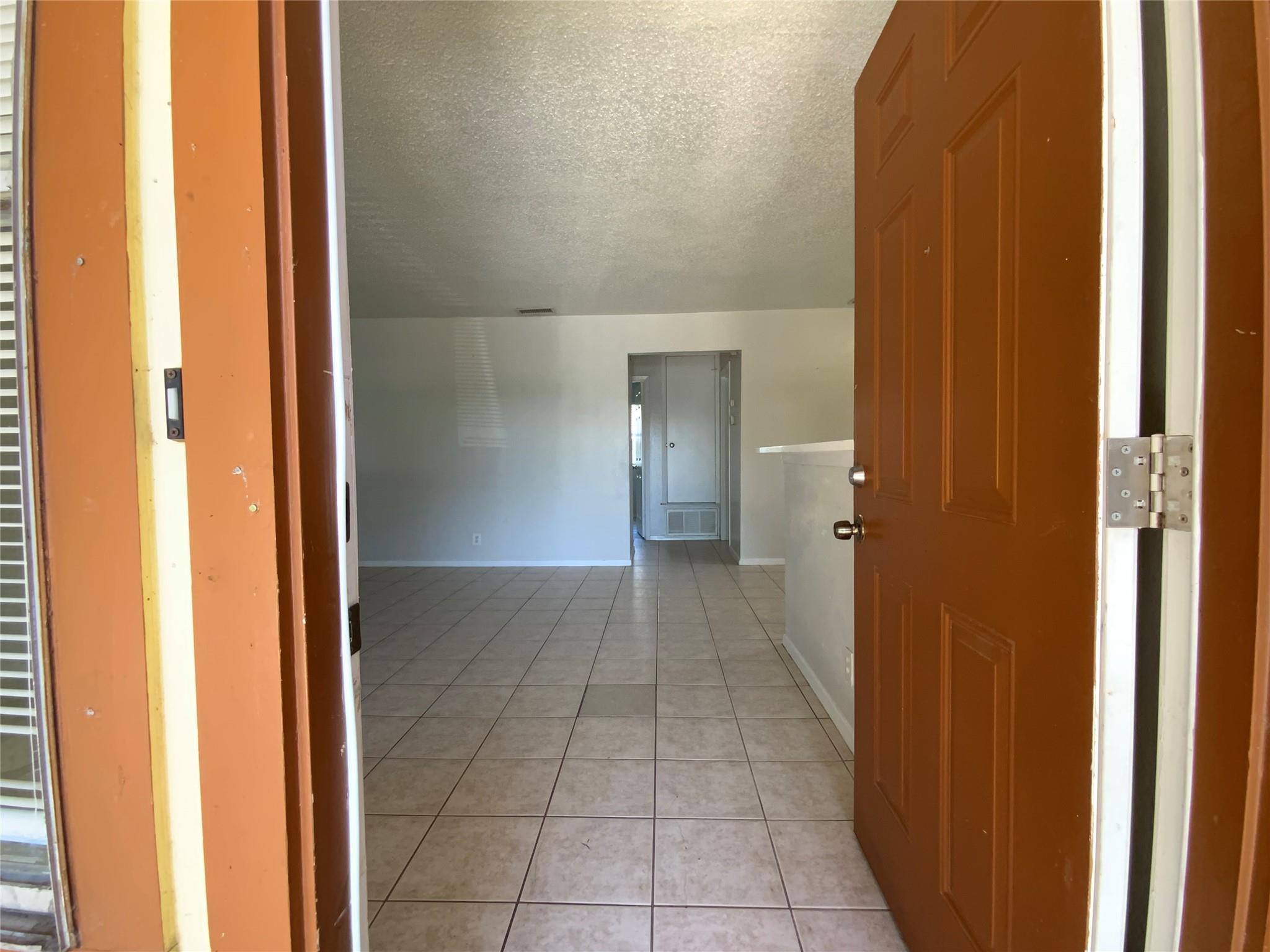 2300 Cedrick Cv #b Property Photo 6