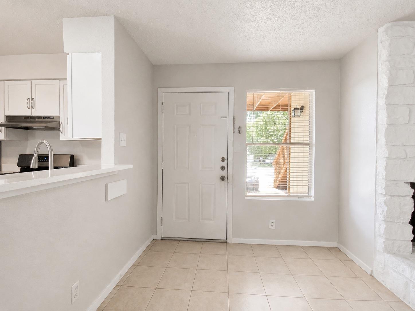 2300 Cedrick Cv #b Property Photo 7