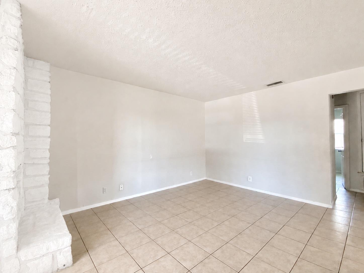 2300 Cedrick Cv #b Property Photo 10