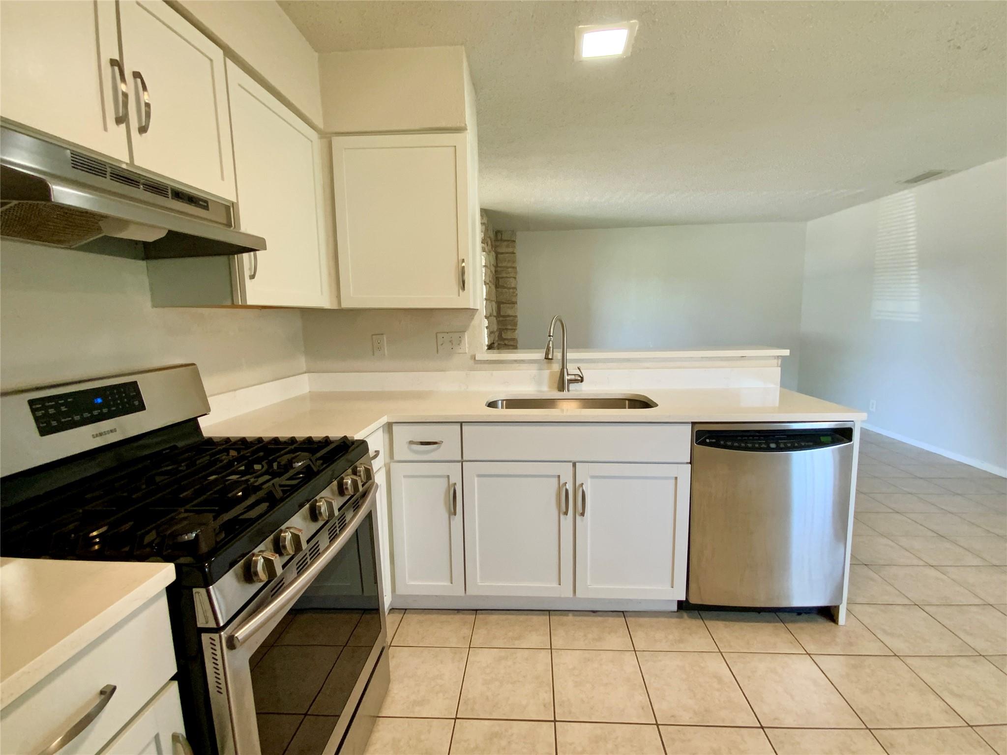 2300 Cedrick Cv #b Property Photo 18