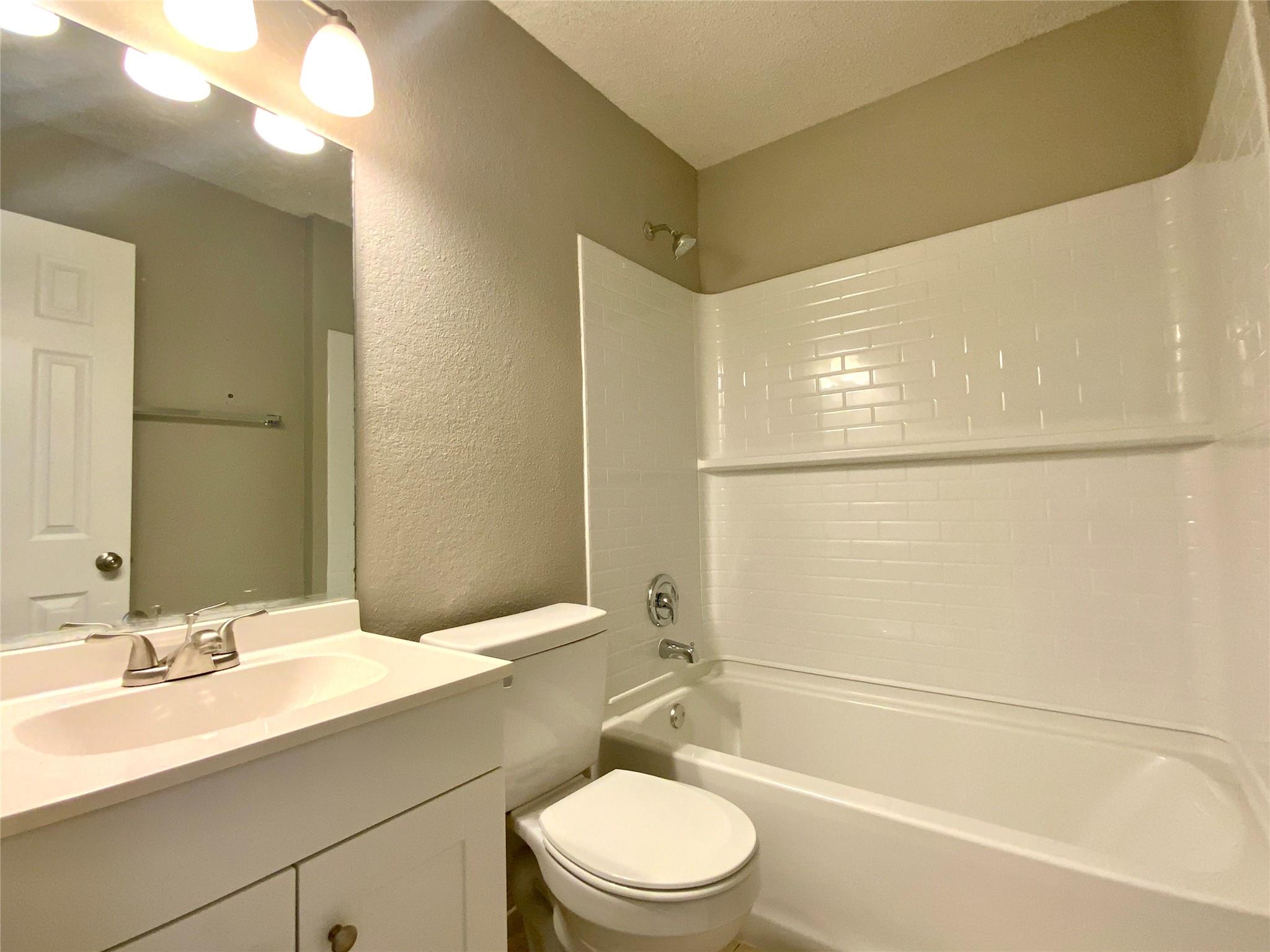 2300 Cedrick Cv #b Property Photo 23