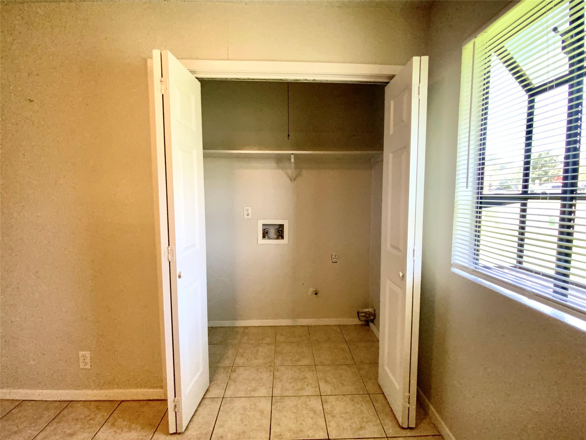 2300 Cedrick Cv #b Property Photo 24