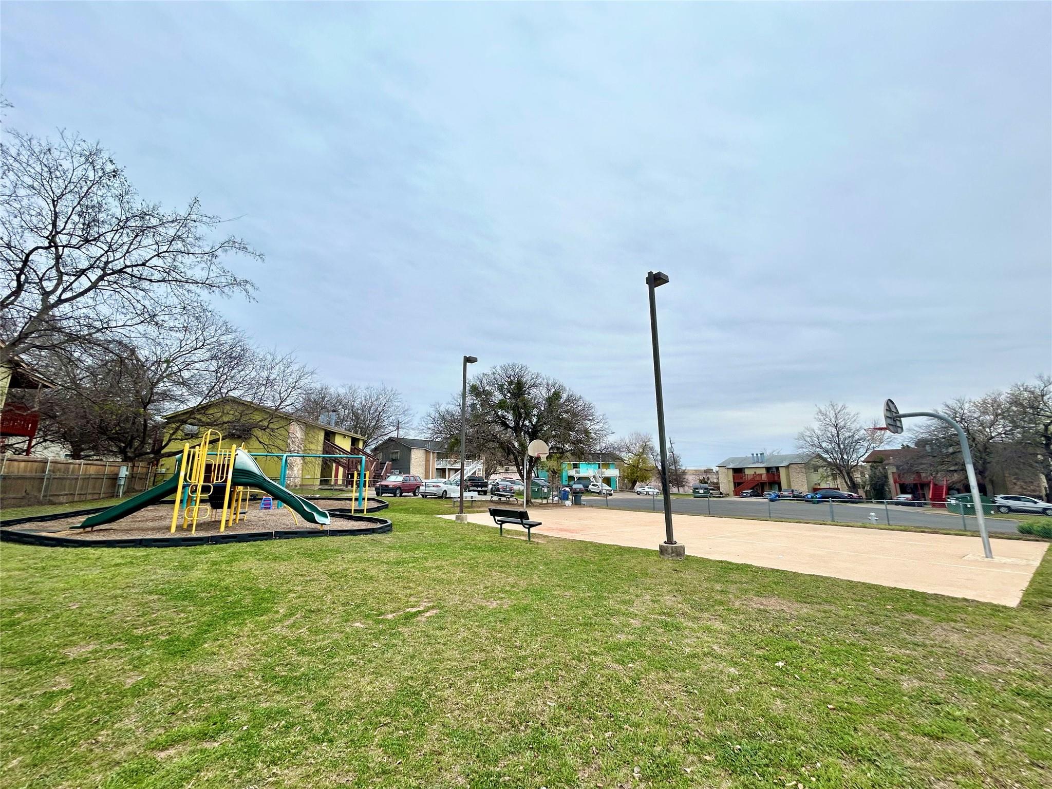 2300 Cedrick Cv #b Property Photo 29