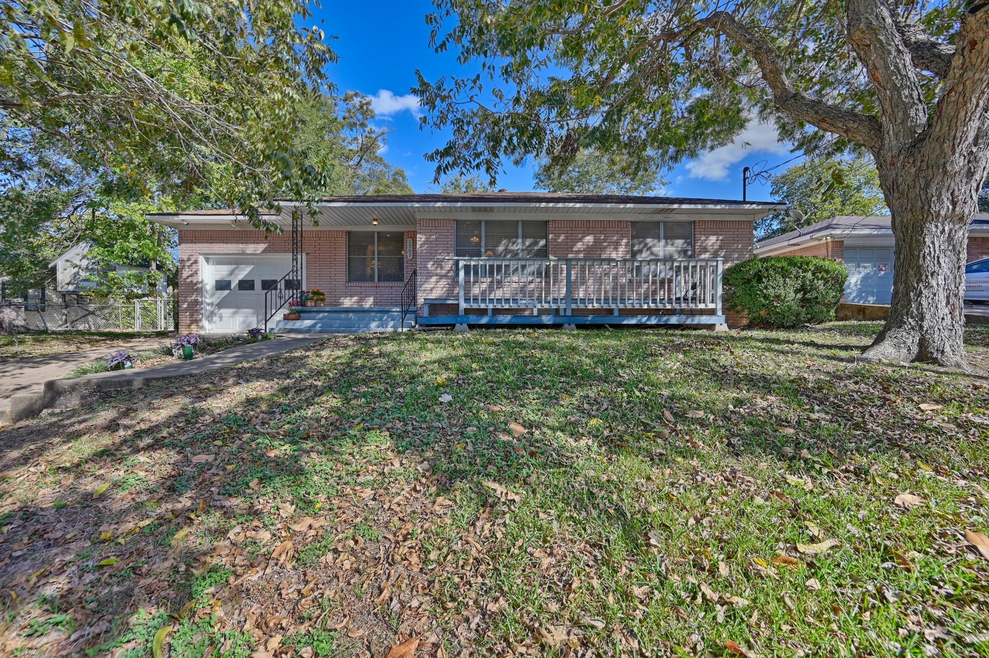 1703 S Day St Property Photo 1