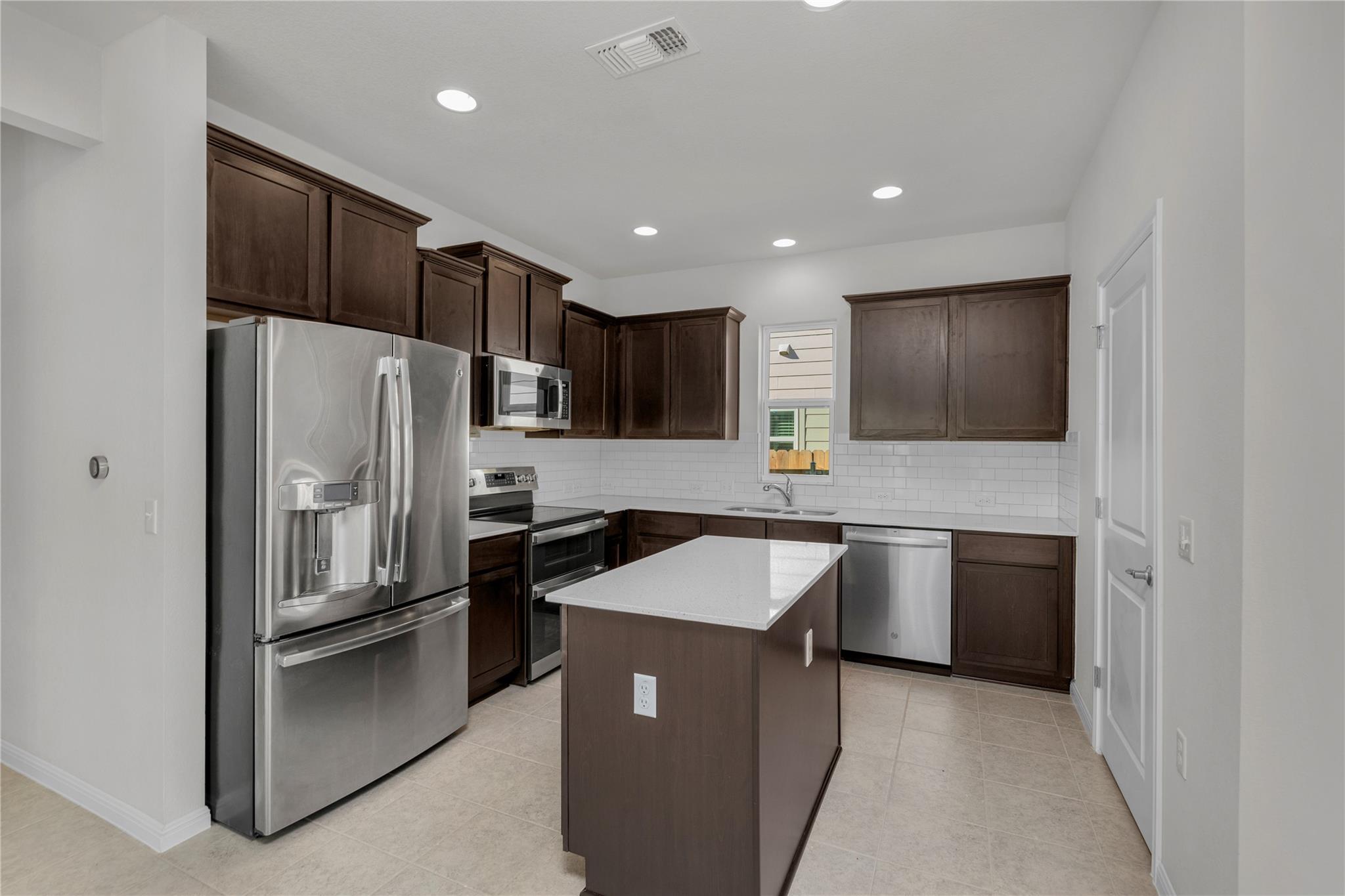 9505 Morning Iris Dr Property Photo 5