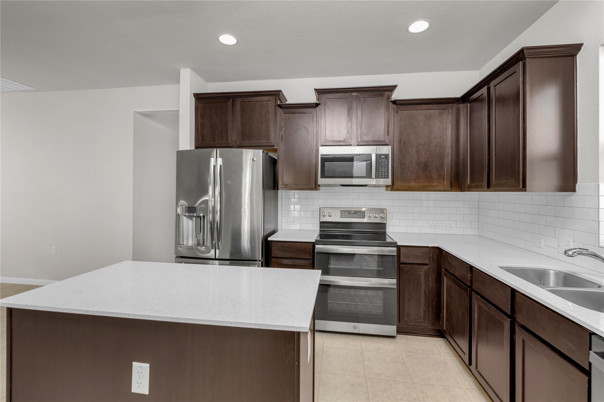 9505 Morning Iris Dr Property Photo 6