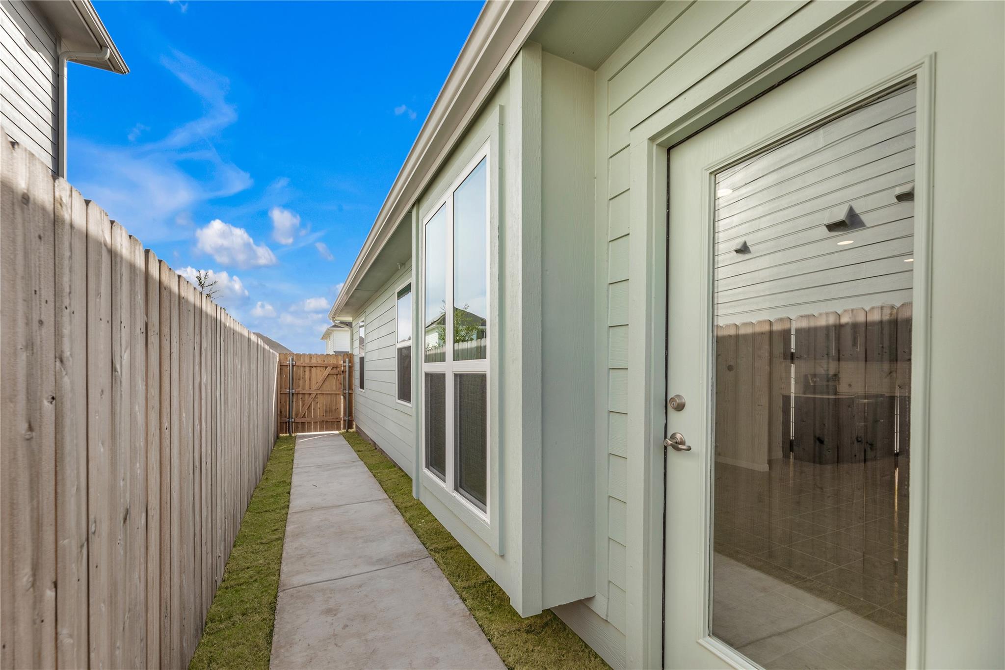 9505 Morning Iris Dr Property Photo 27