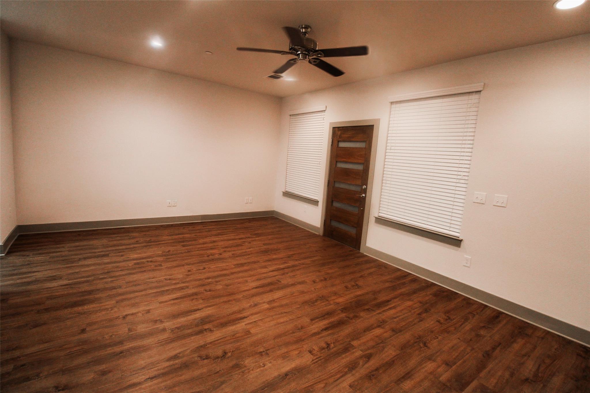 12208 Abbey Glen Ln Property Photo 2