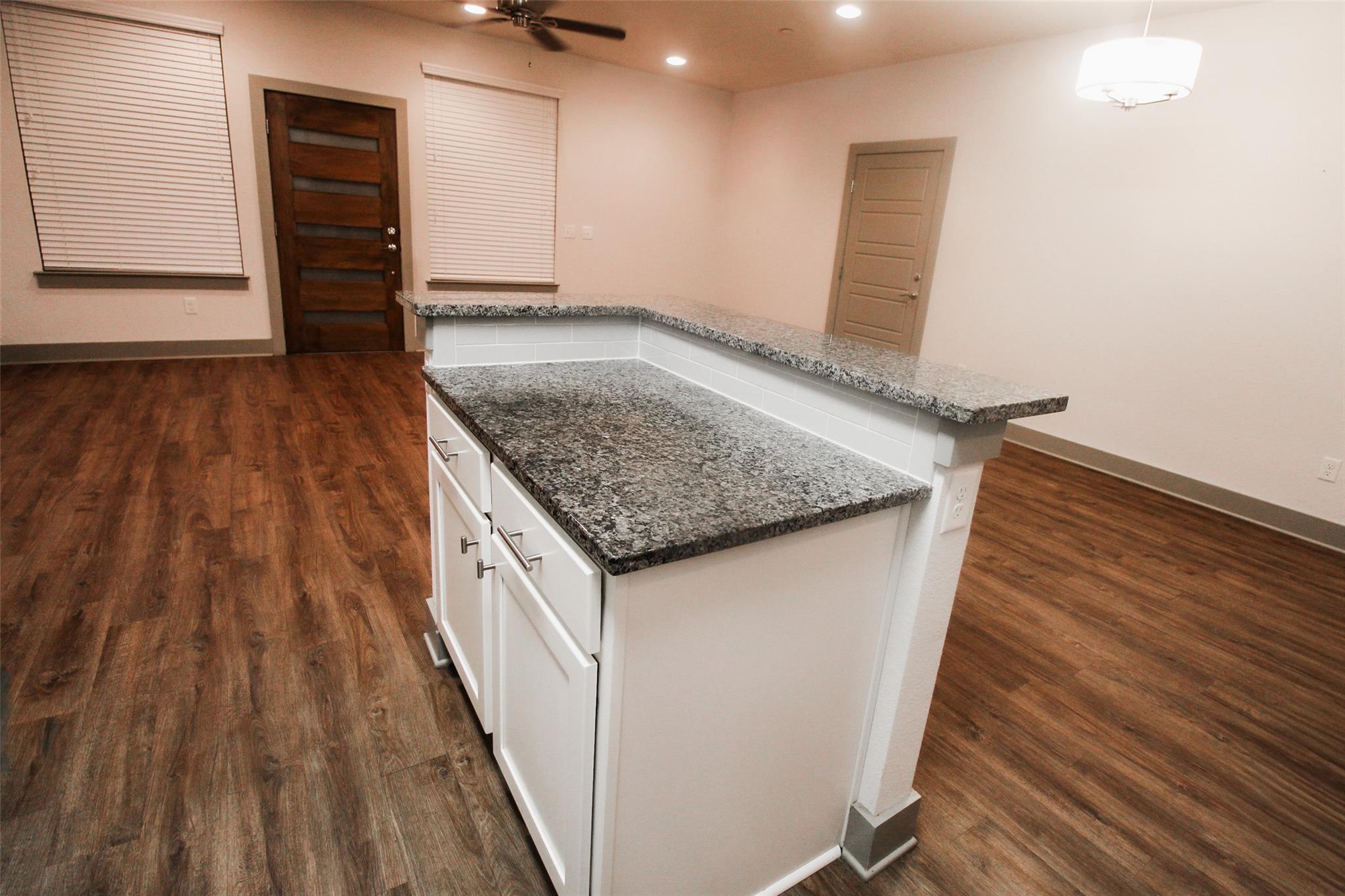 12208 Abbey Glen Ln Property Photo 3