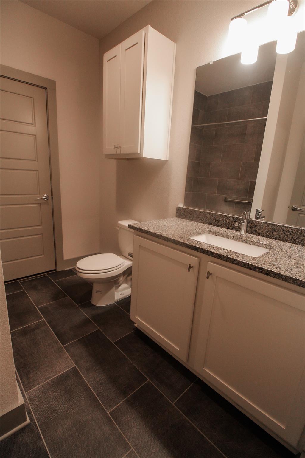 12208 Abbey Glen Ln Property Photo 6