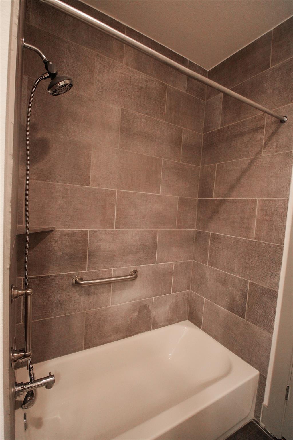 12208 Abbey Glen Ln Property Photo 7