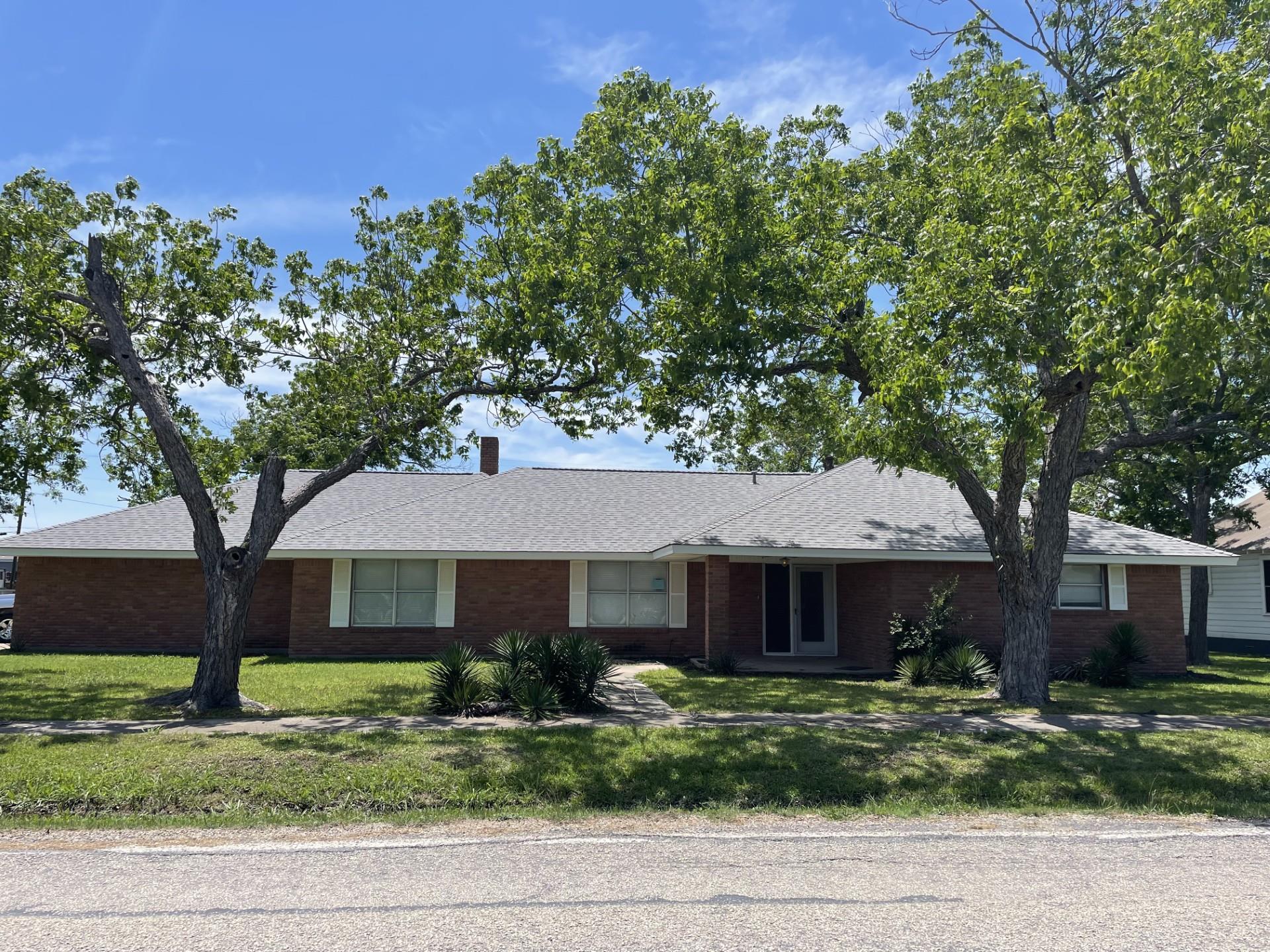 441 E Clark St Property Photo