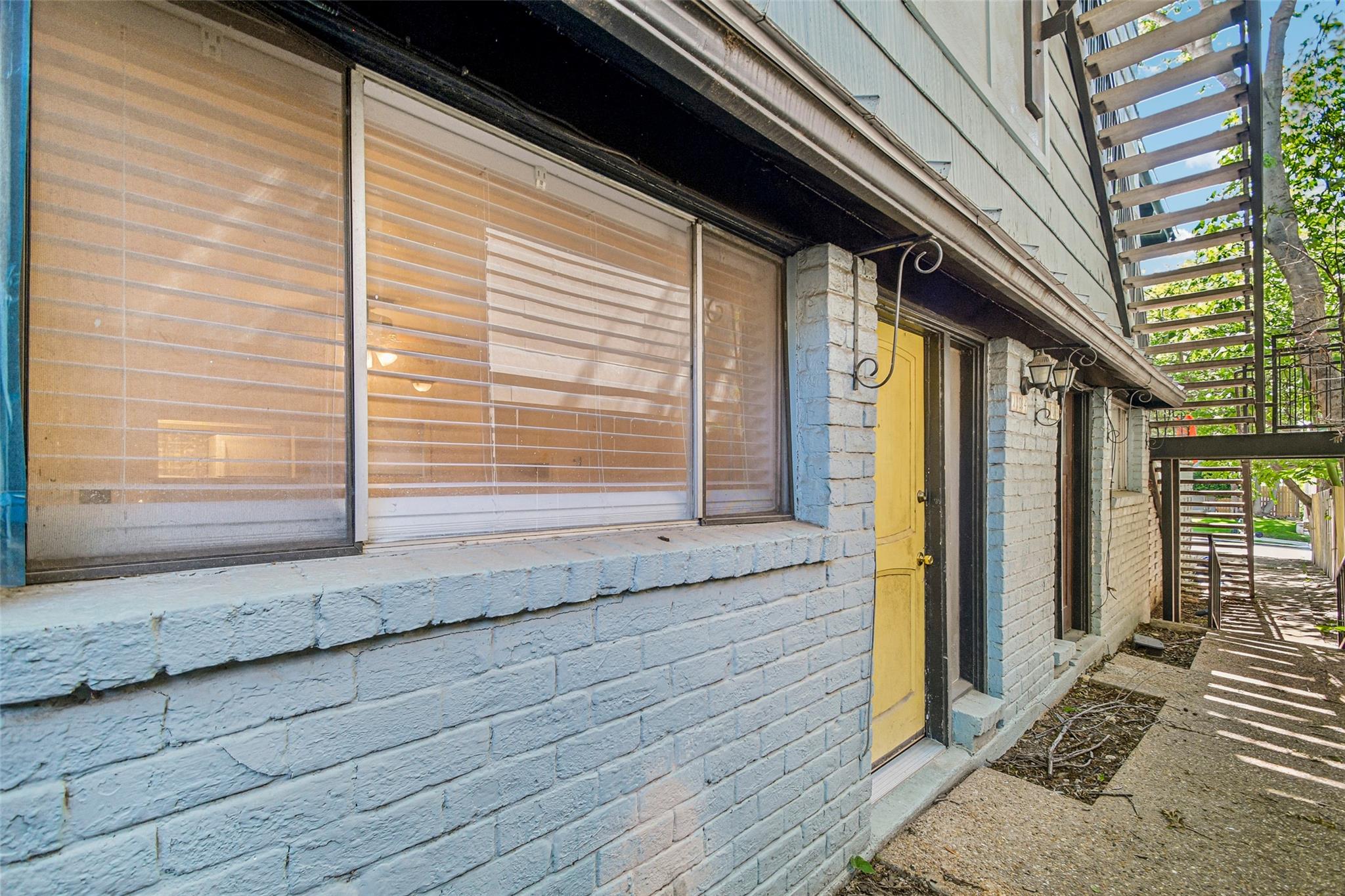 2413 Leon St #104 Property Photo 5