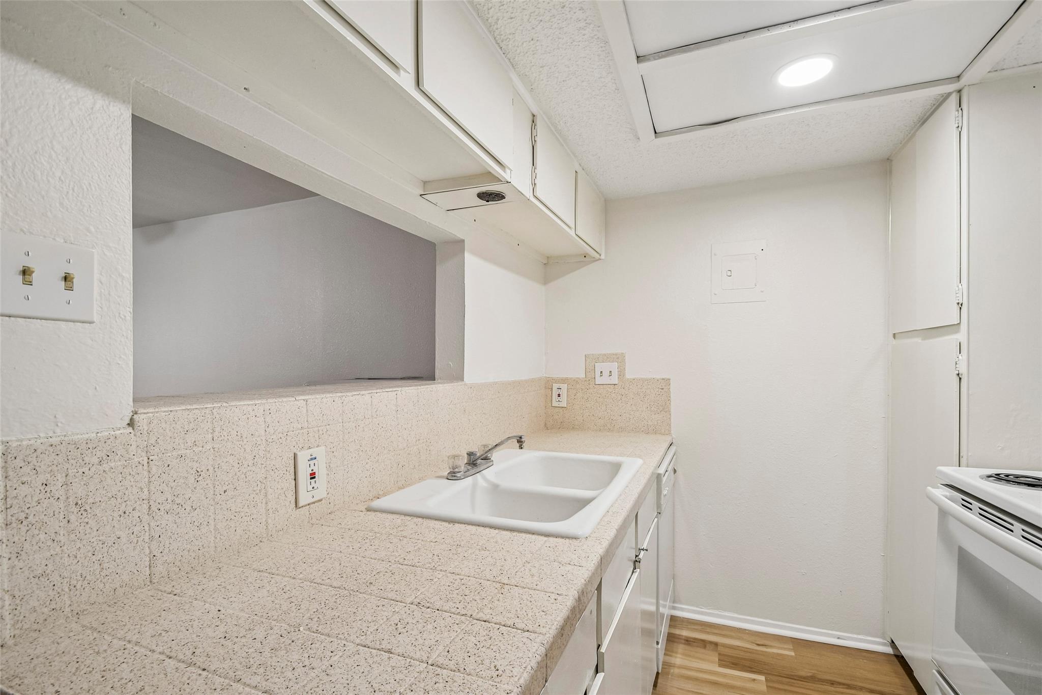 2413 Leon St #104 Property Photo 12