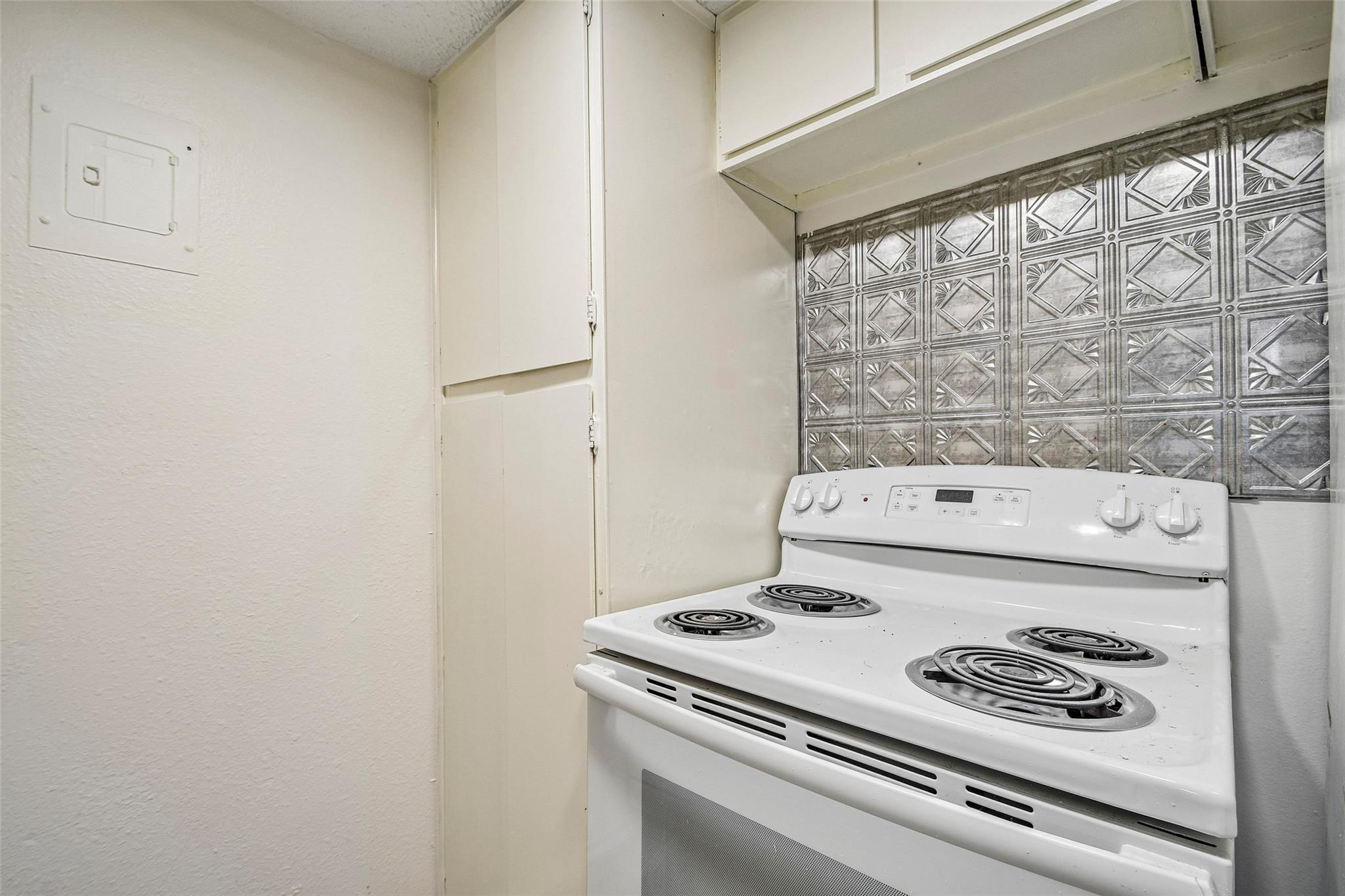 2413 Leon St #104 Property Photo 13