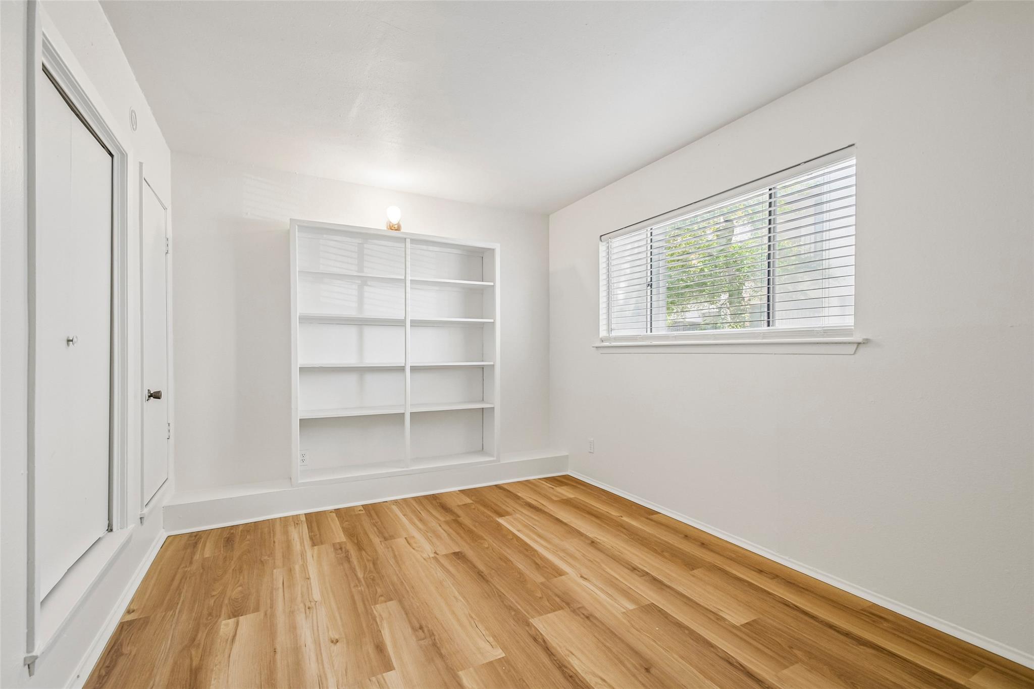 2413 Leon St #104 Property Photo 14