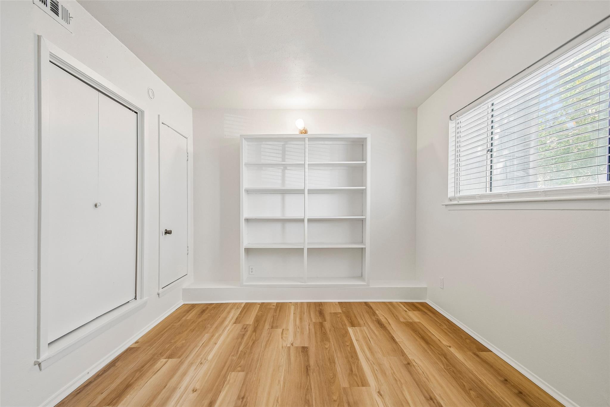 2413 Leon St #104 Property Photo 15