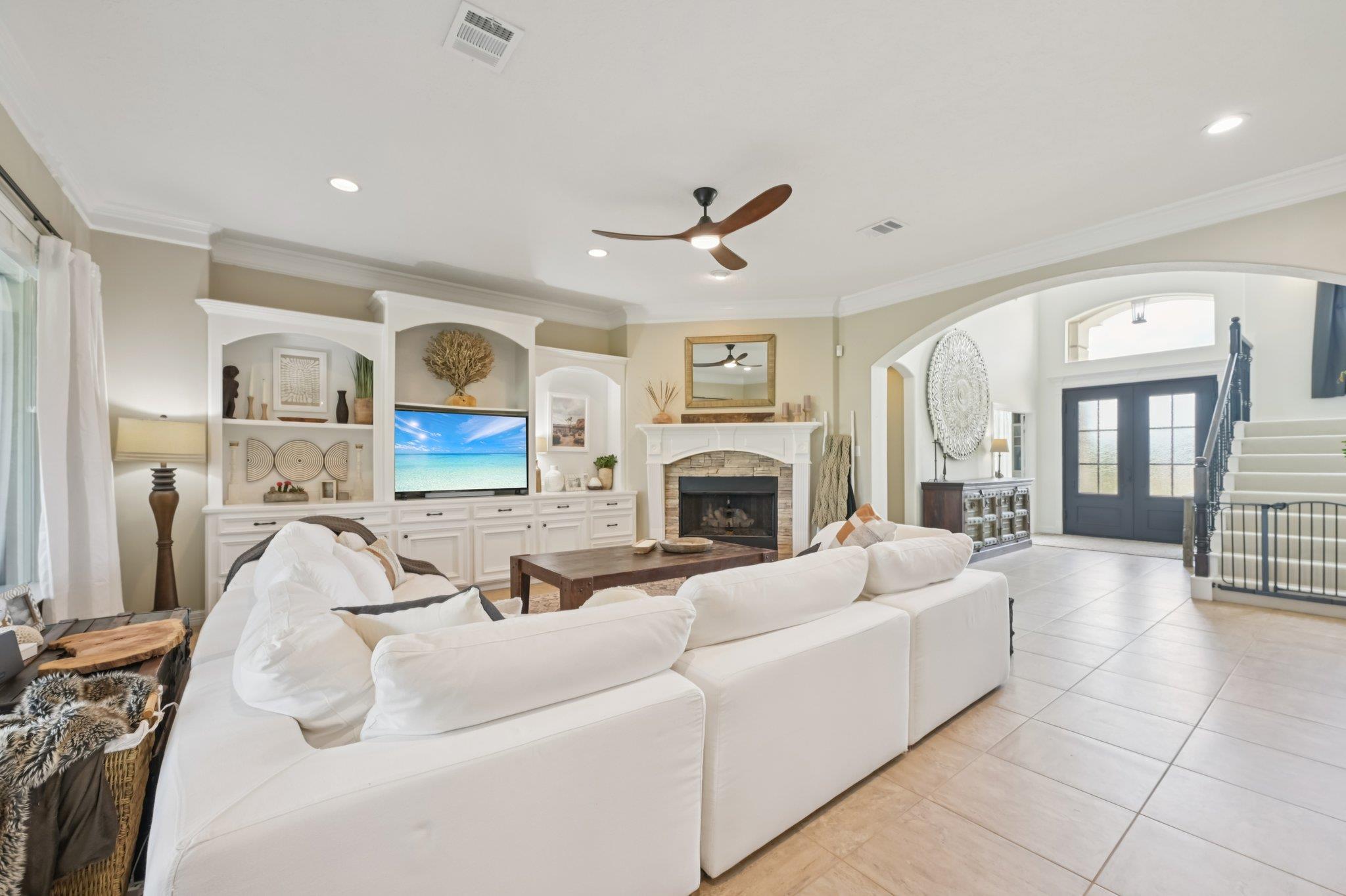 12590 St Peter Ct Property Photo 8