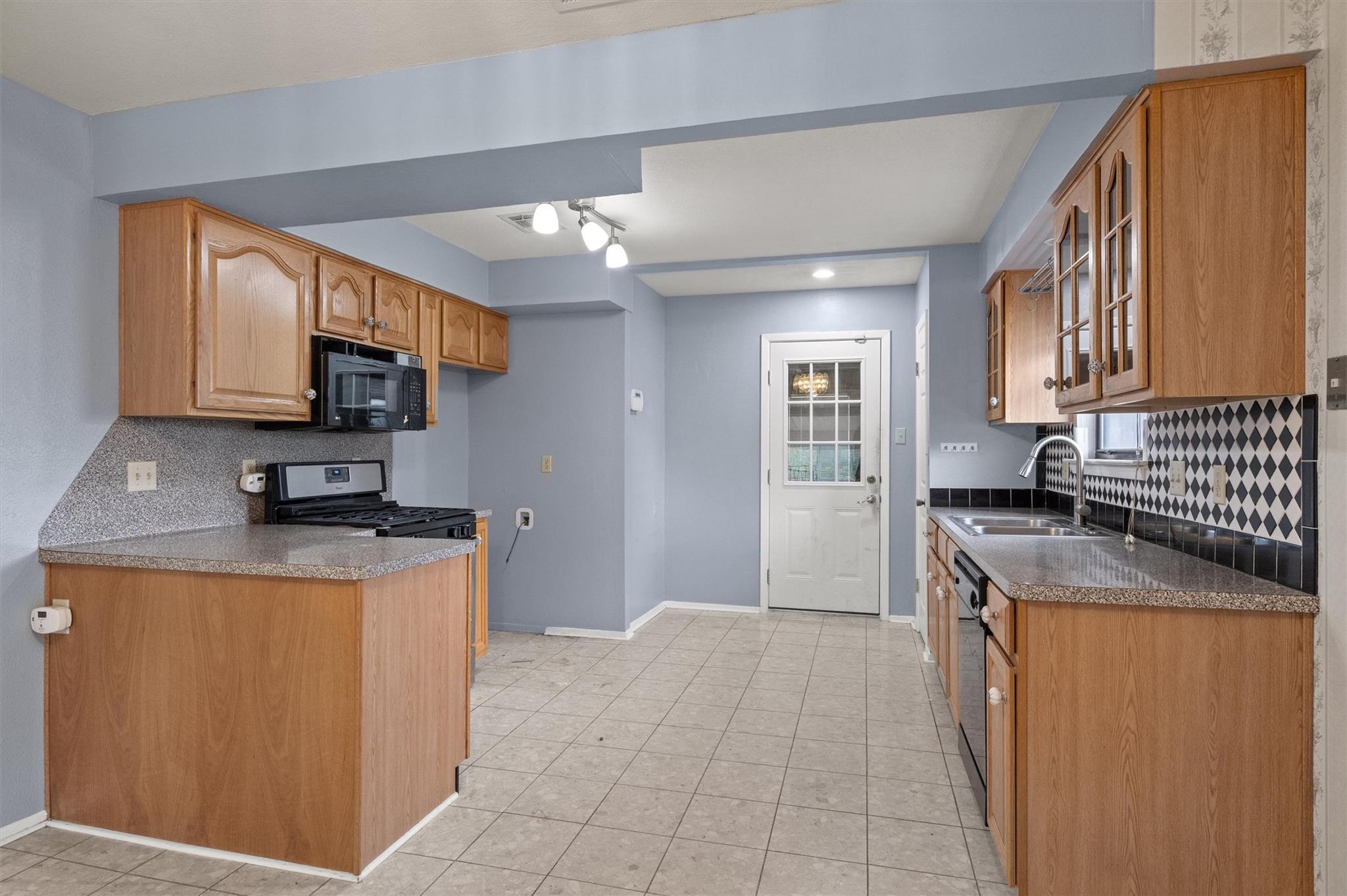 13108 Lamplight Village Ave Property Photo 7