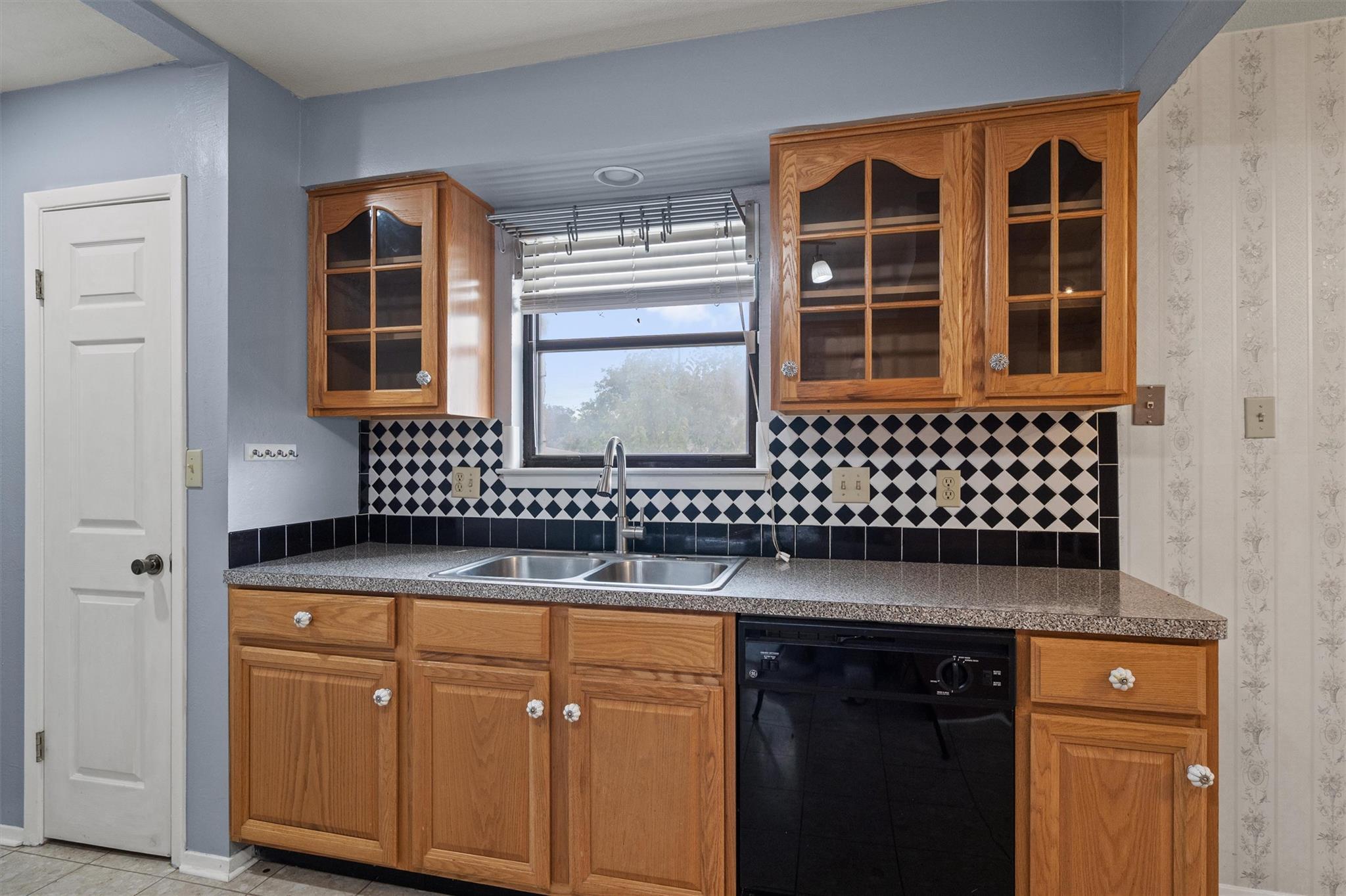 13108 Lamplight Village Ave Property Photo 8