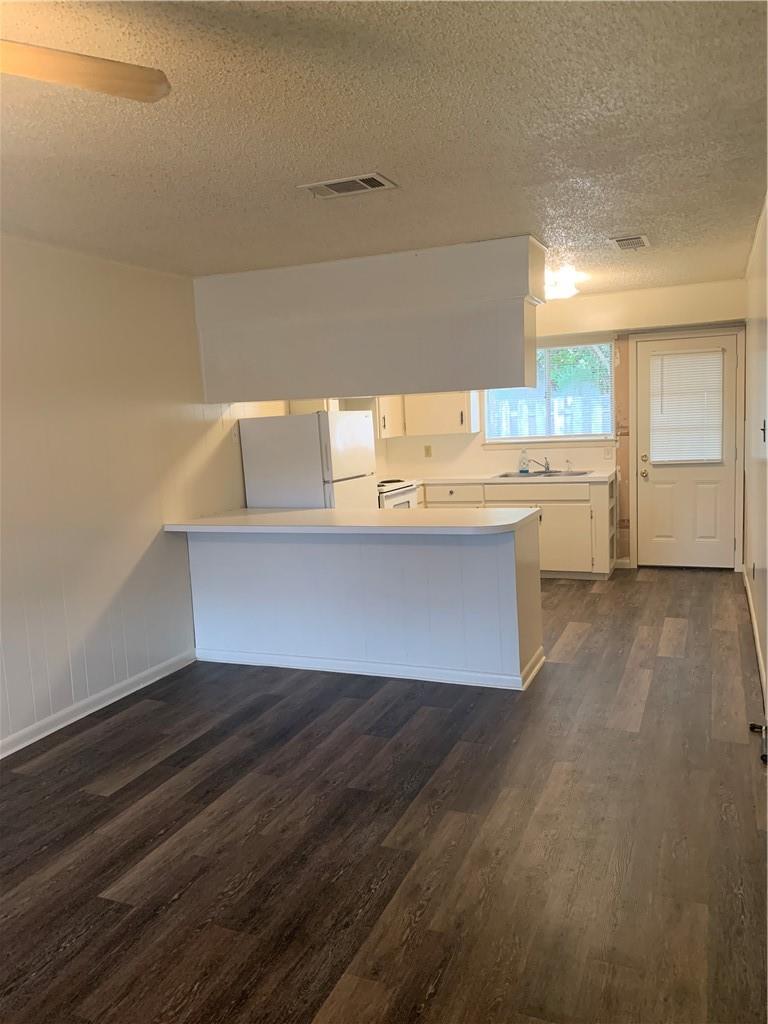 908 Emile St #10 Property Photo 2