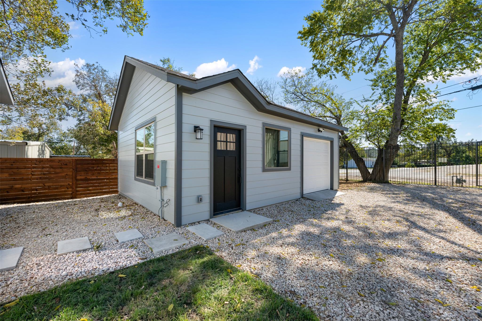 1205 W Avenue G None Property Photo 8