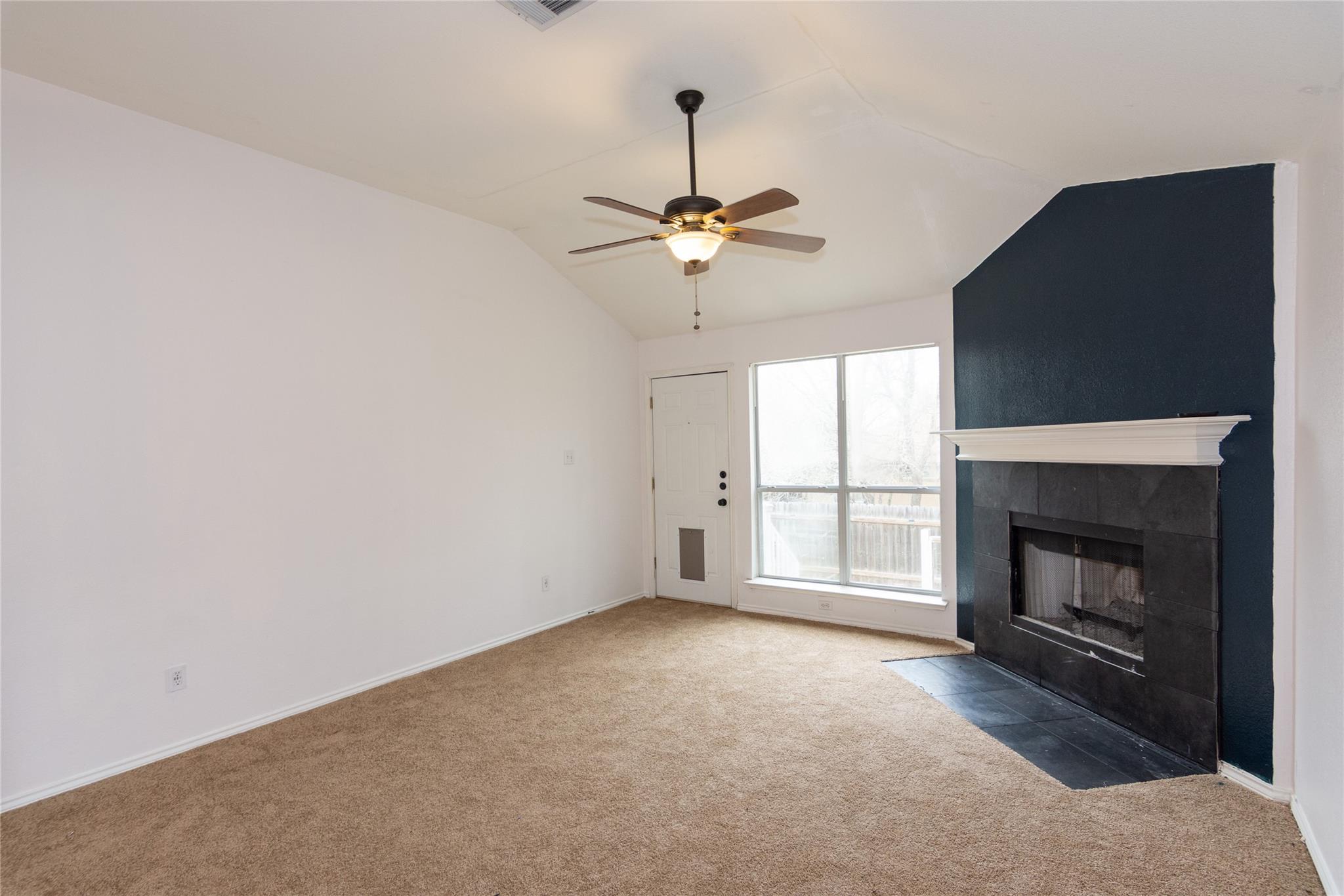 121 Winecup Path Property Photo 13