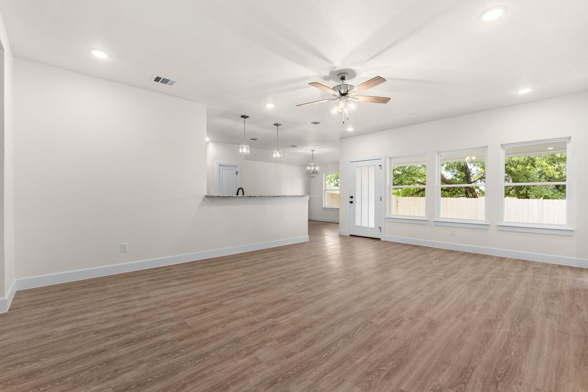 2119 Blackhawk Loop Property Photo 4