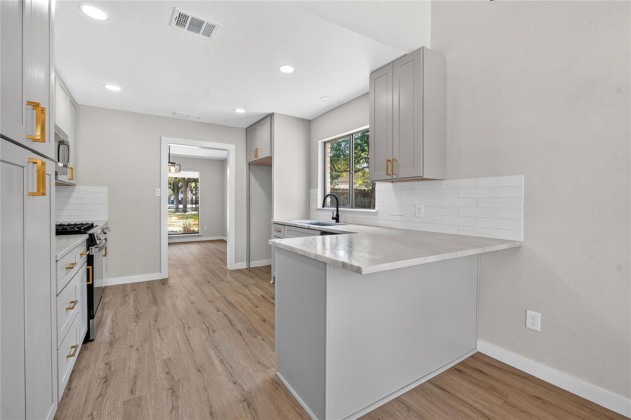 11202 Balcones Woods Cv Property Photo 8