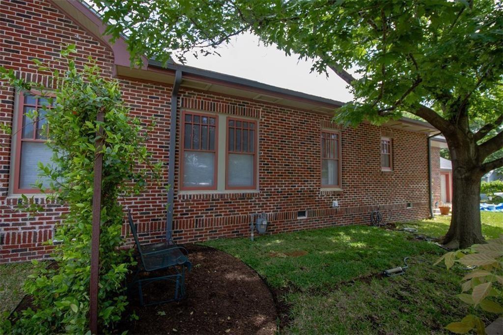 1115 W 22 1/2 St Property Photo 31