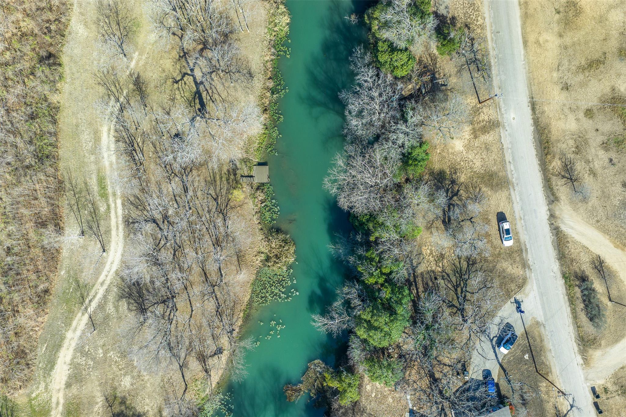 598 Nw River Rd Property Photo 4