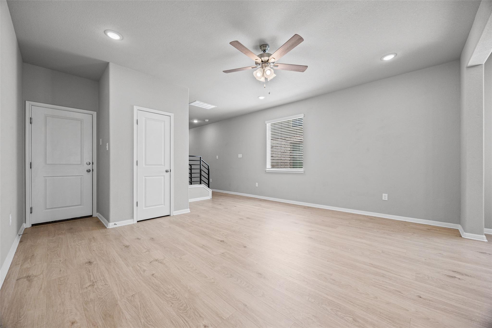 142 Goosewinged Dr Property Photo 6