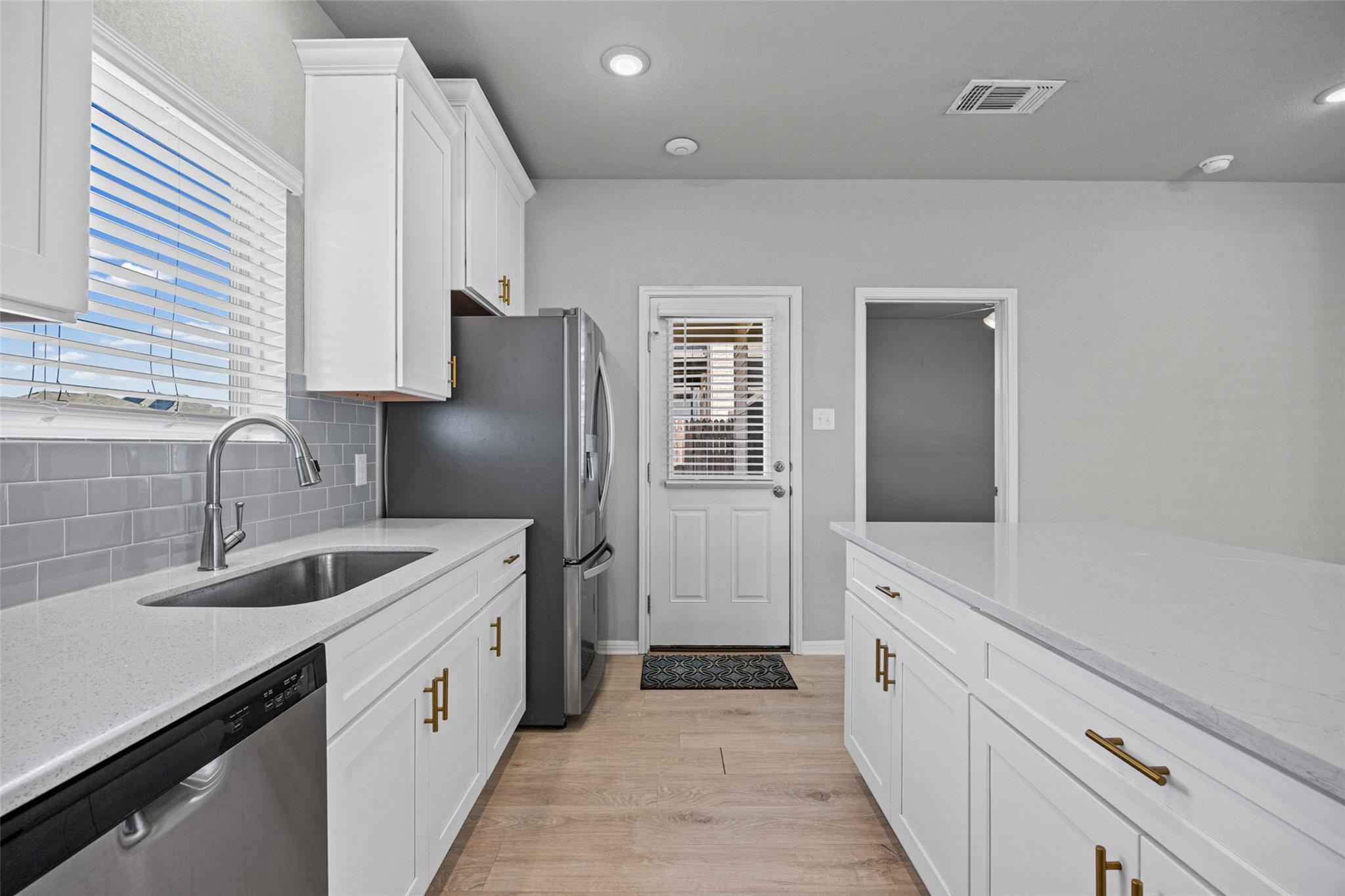 142 Goosewinged Dr Property Photo 10