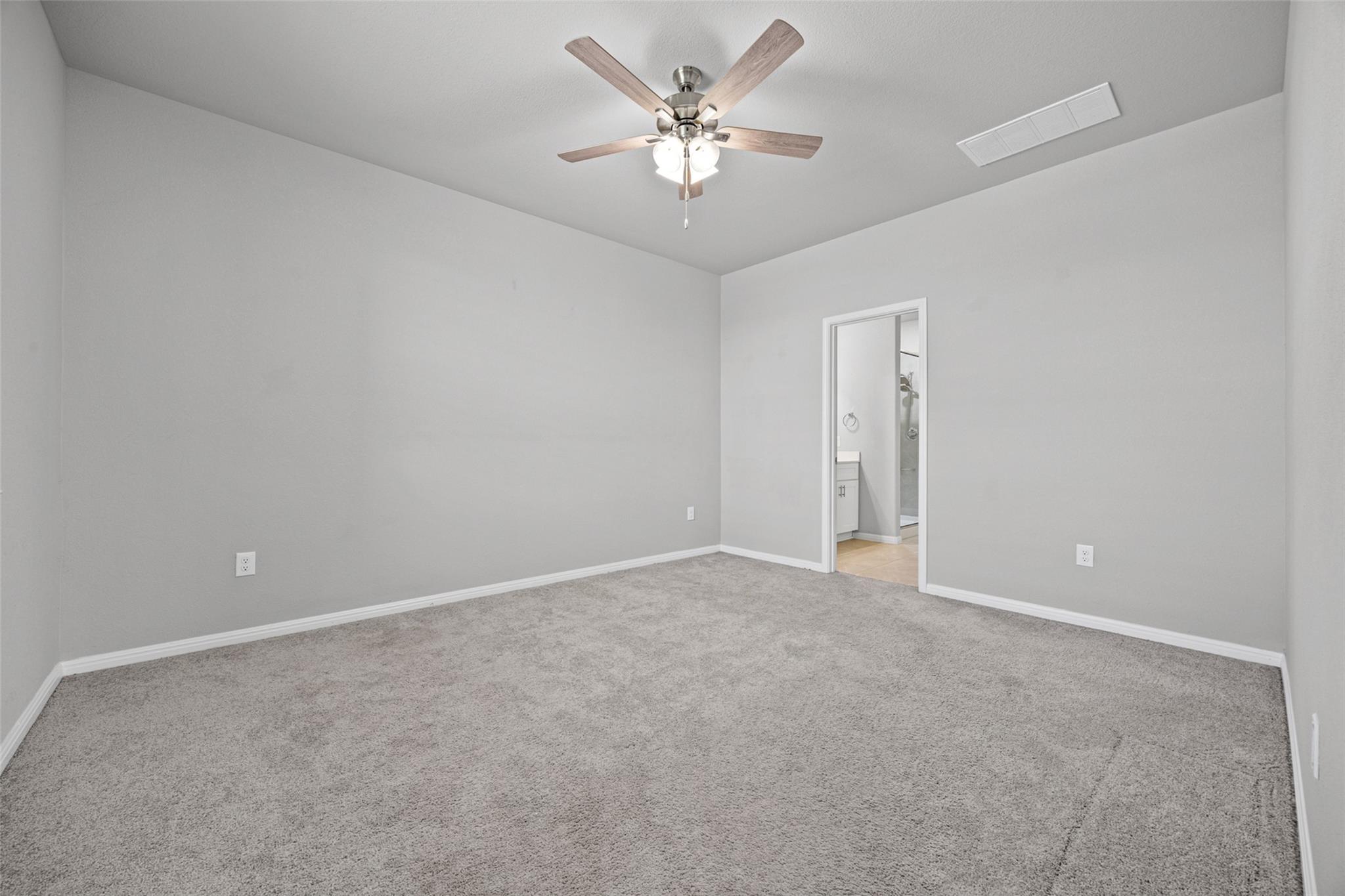 142 Goosewinged Dr Property Photo 12