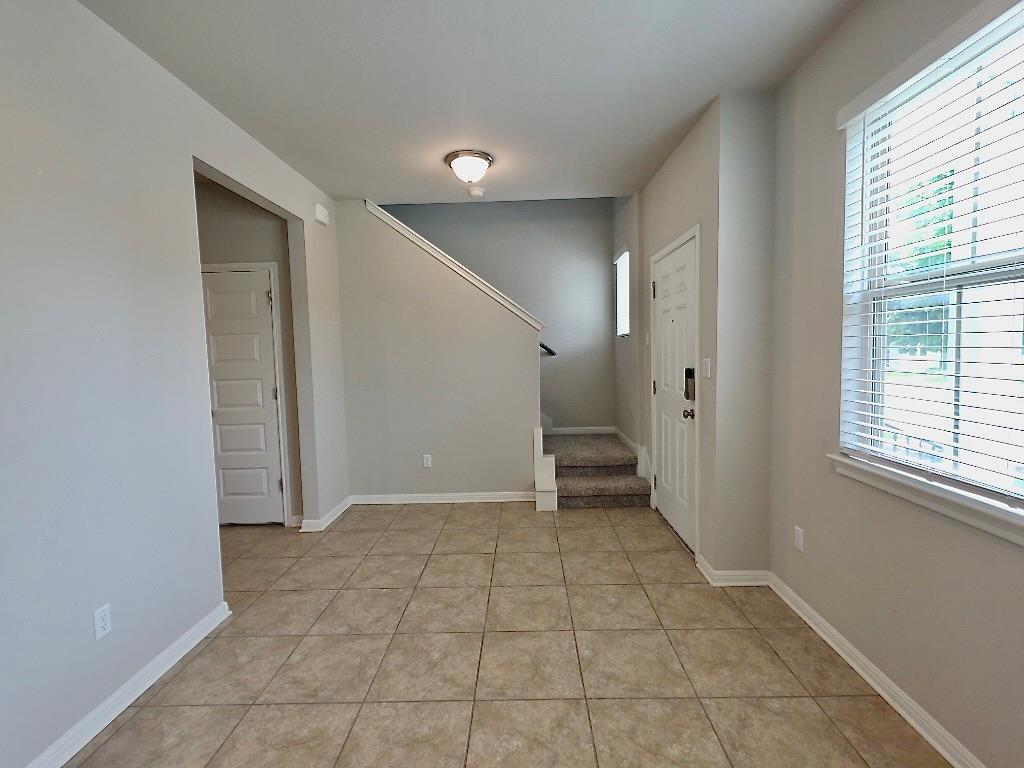 1721 Fountain Bridge Dr Property Photo 3