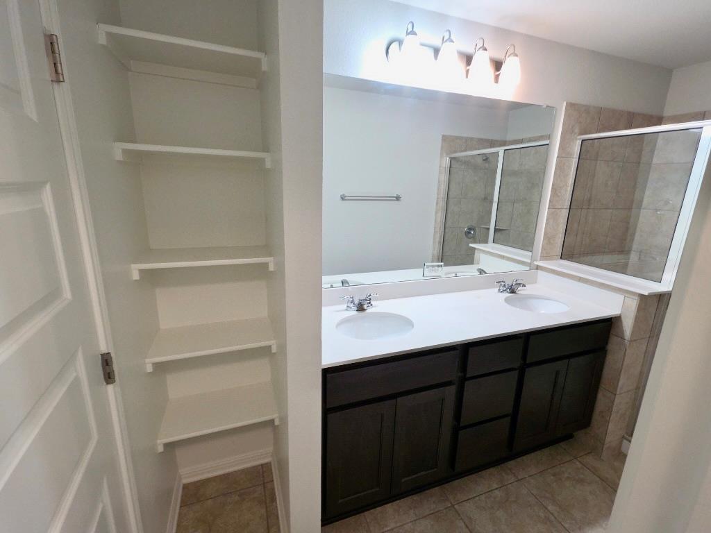 1721 Fountain Bridge Dr Property Photo 13