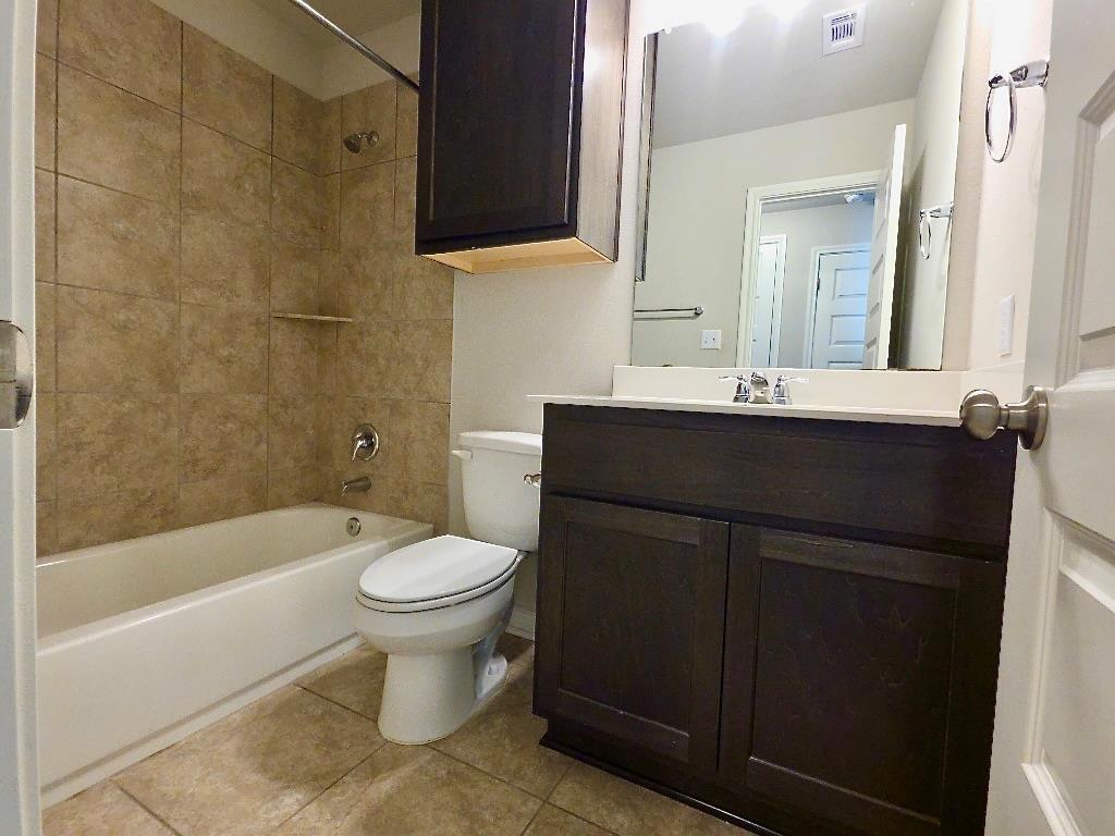 1721 Fountain Bridge Dr Property Photo 16
