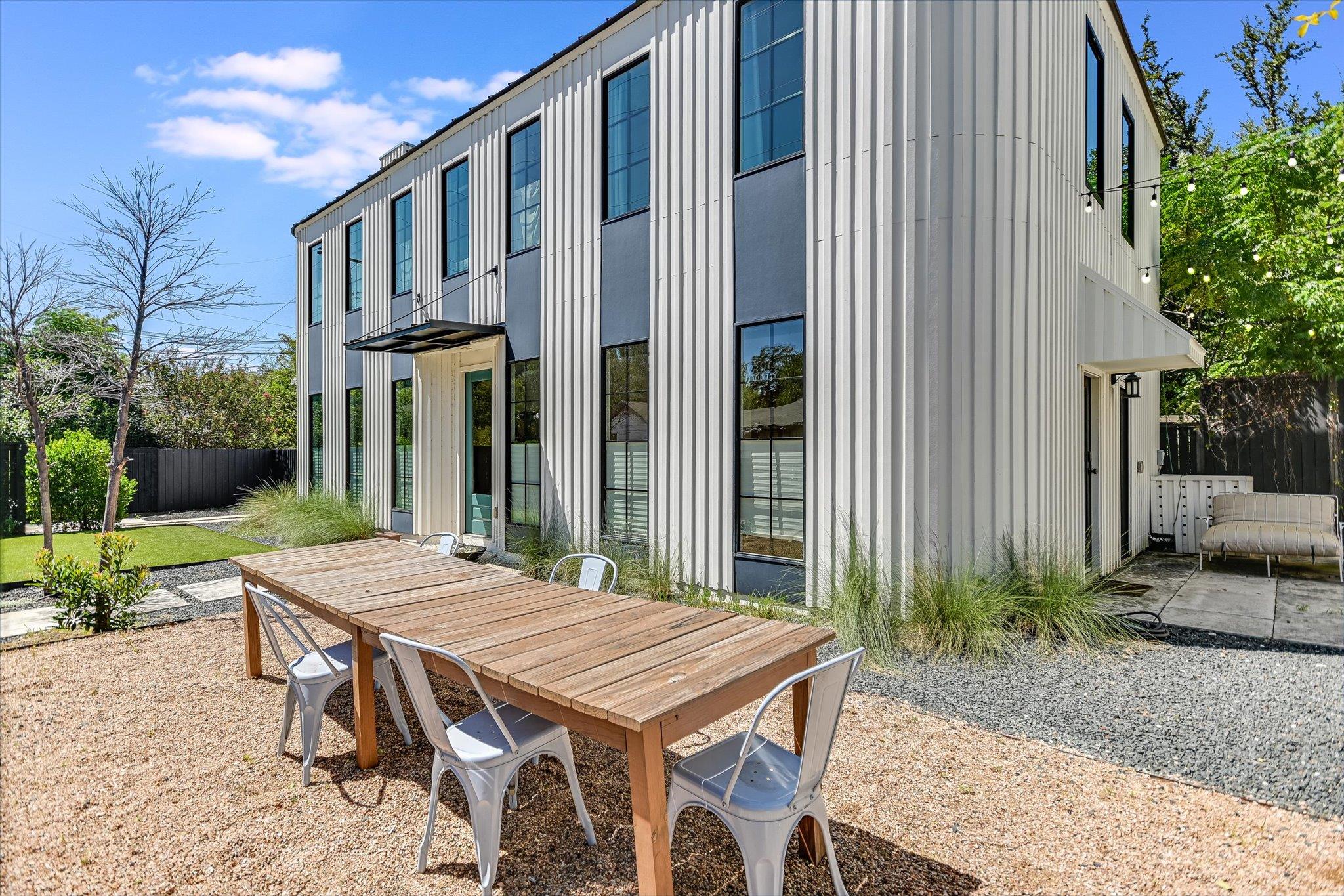 1300 Navasota St Property Photo 2