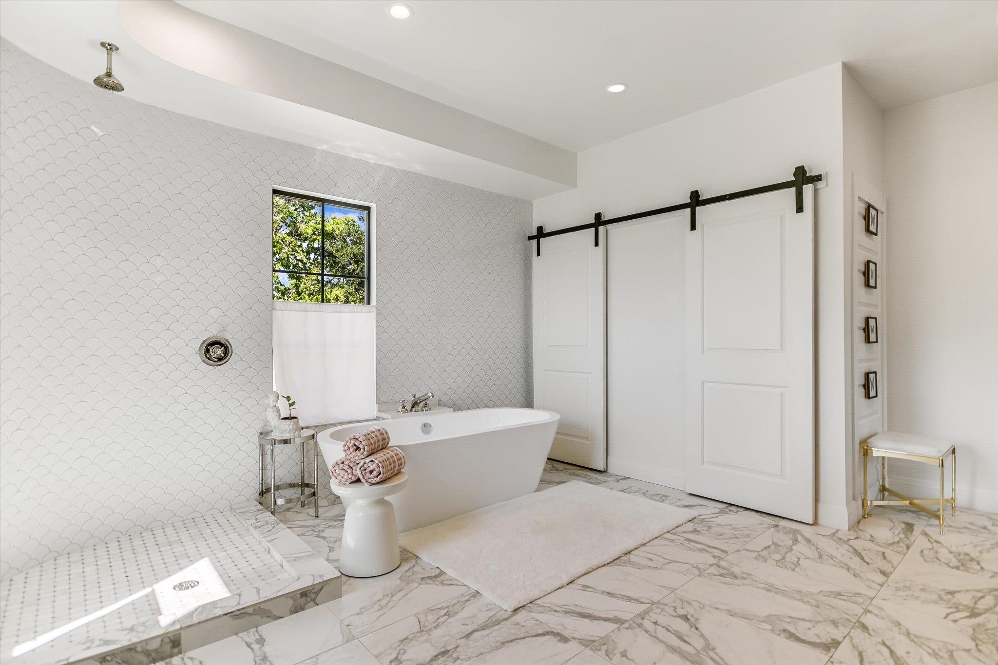 1300 Navasota St Property Photo 17