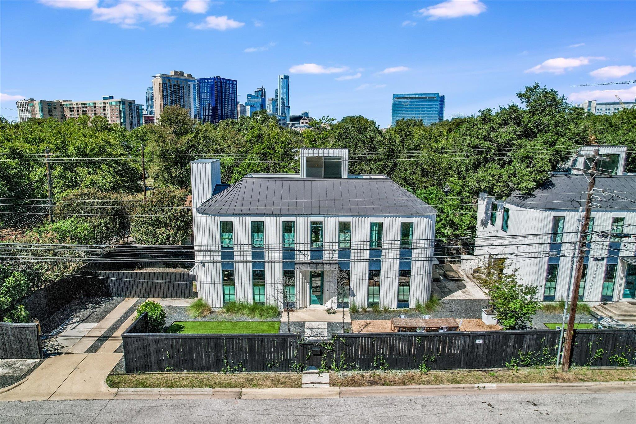 1300 Navasota St Property Photo 29