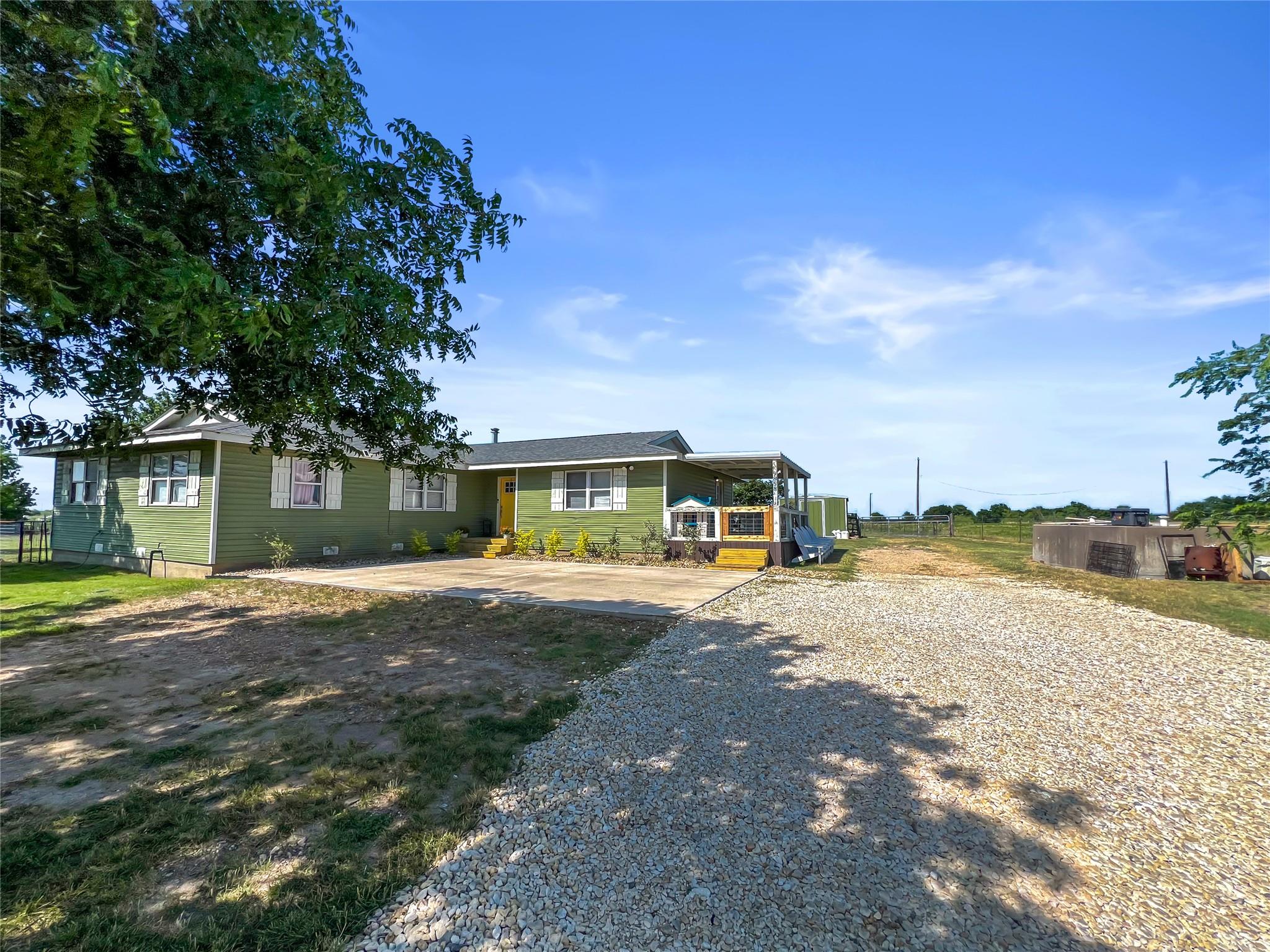 9858 E Us Highway 190 Property Photo 1