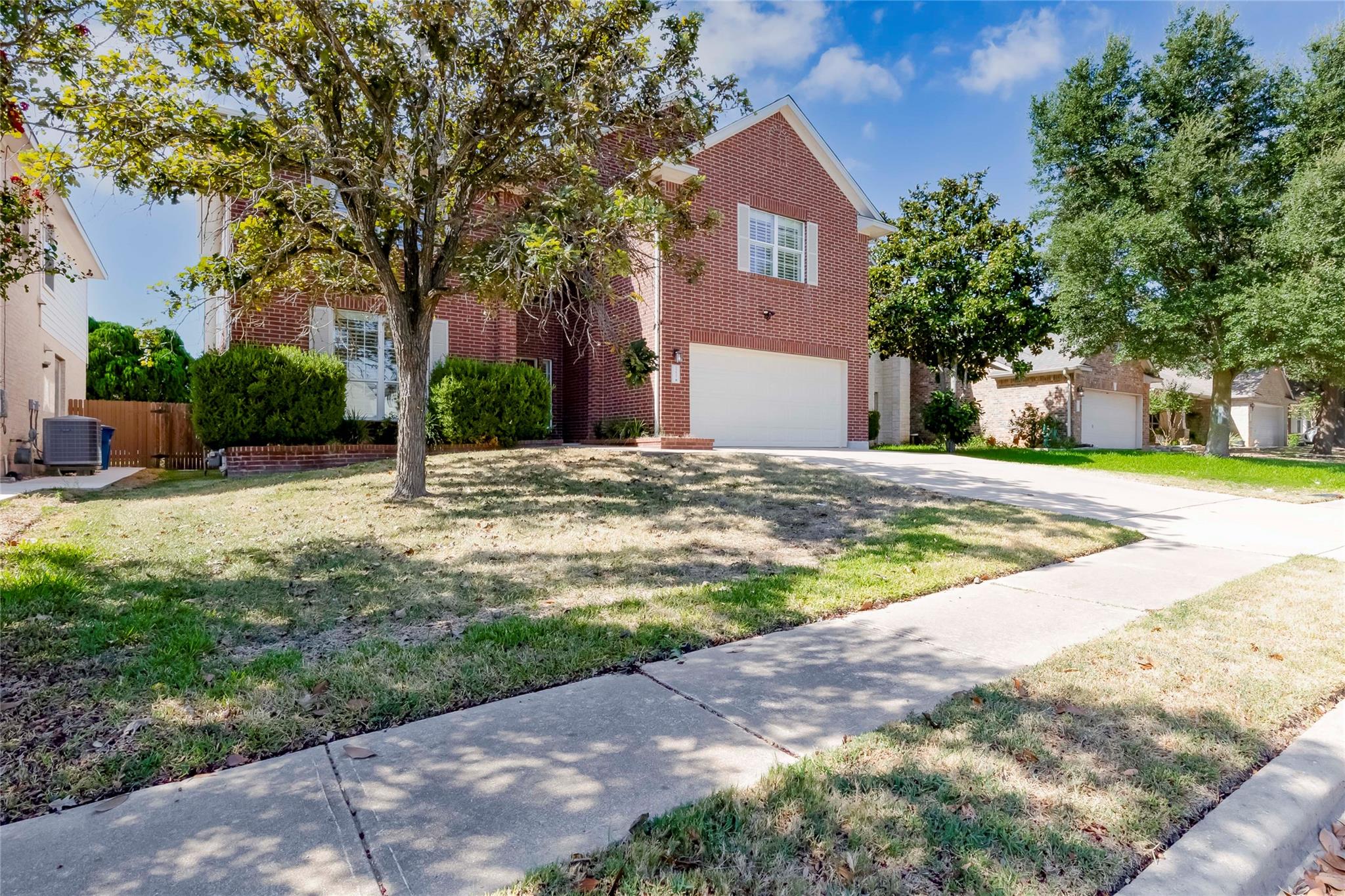 15617 Pumpkin Ridge Dr Property Photo 3