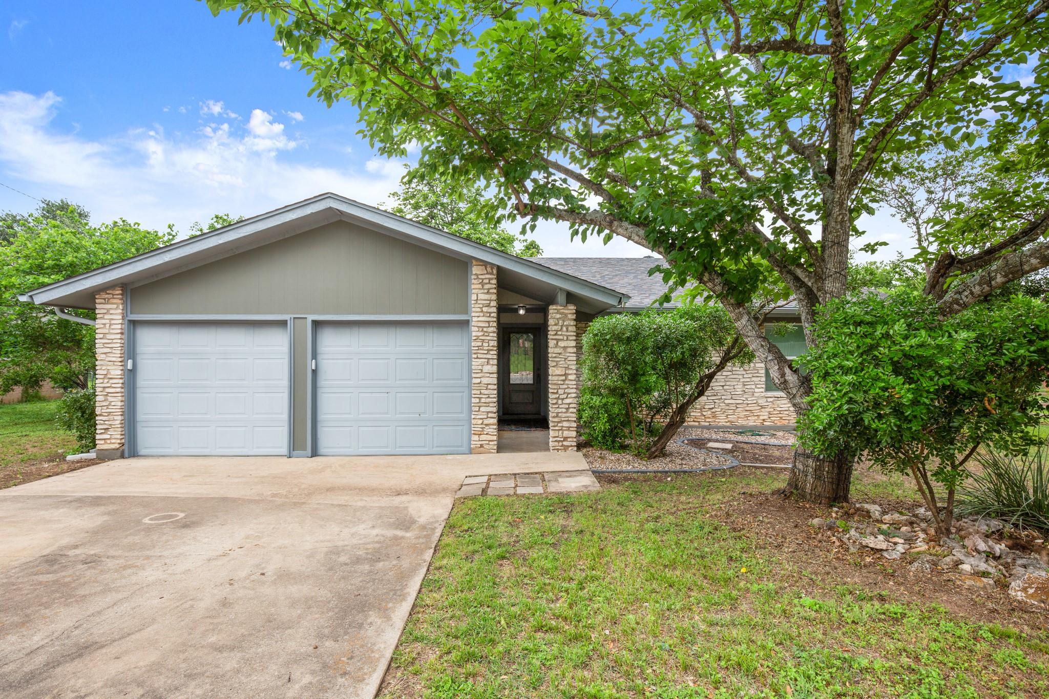 300 S Mount Rushmore Dr Property Photo