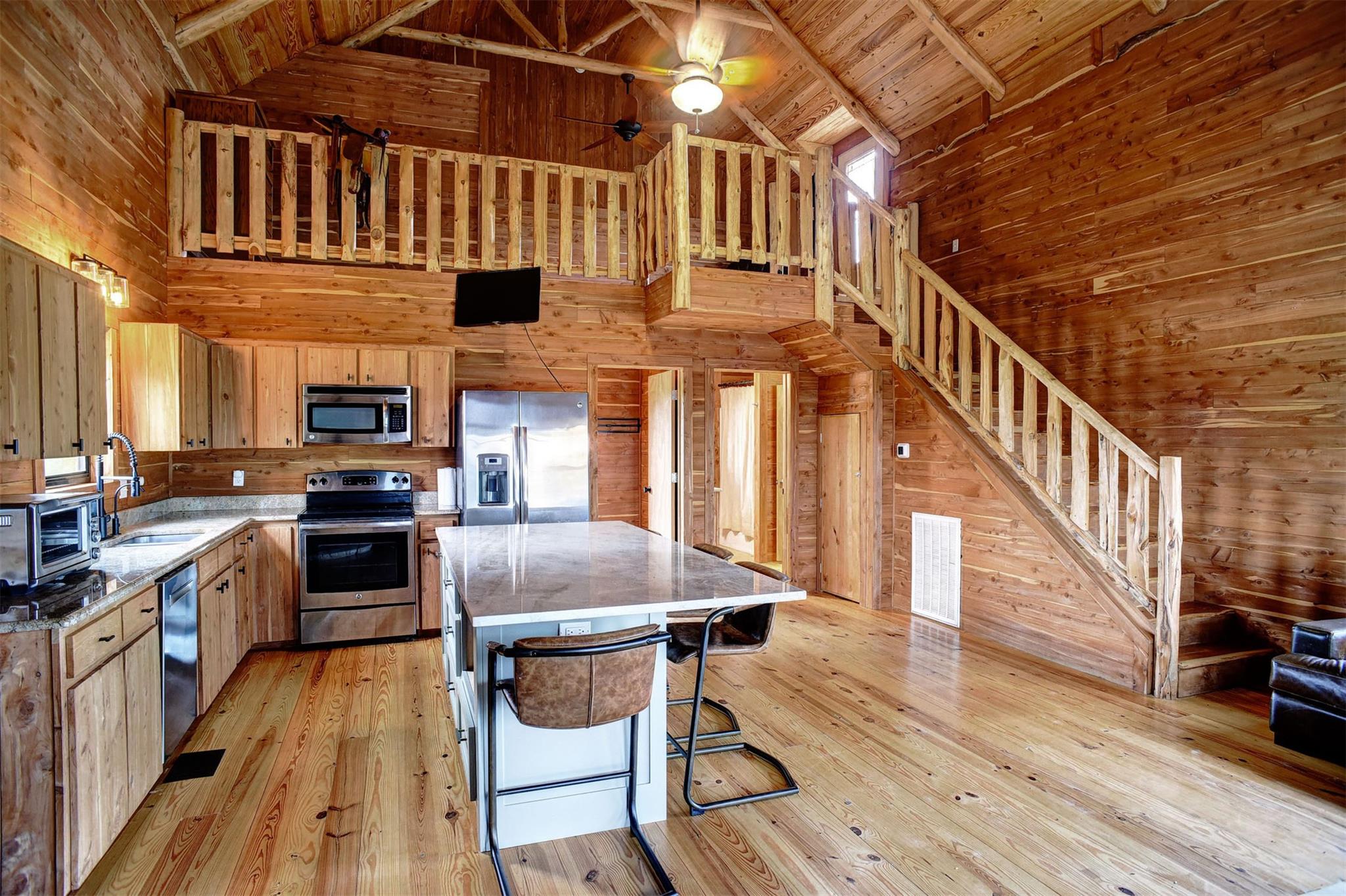 323 Cr 446 None Property Photo 6