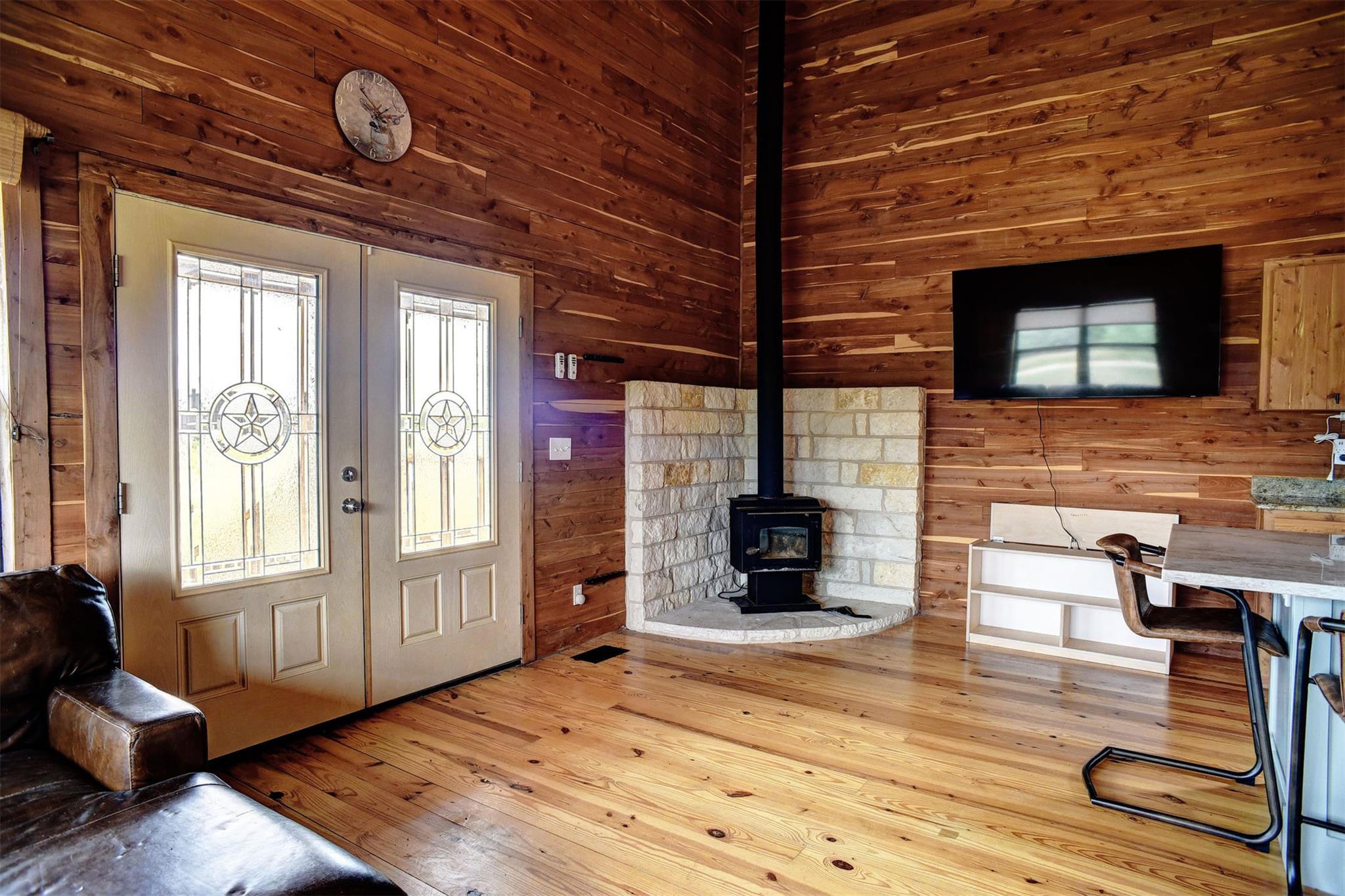 323 Cr 446 None Property Photo 9
