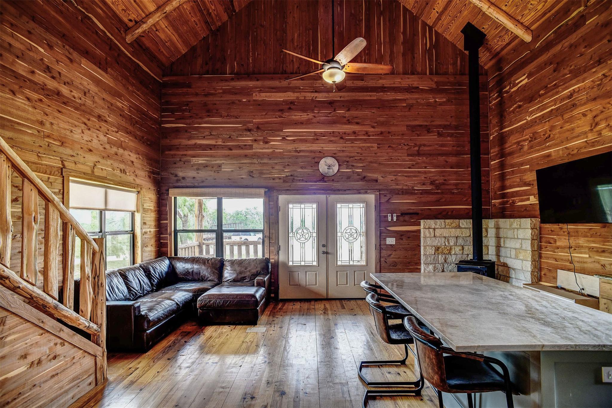 323 Cr 446 None Property Photo 11